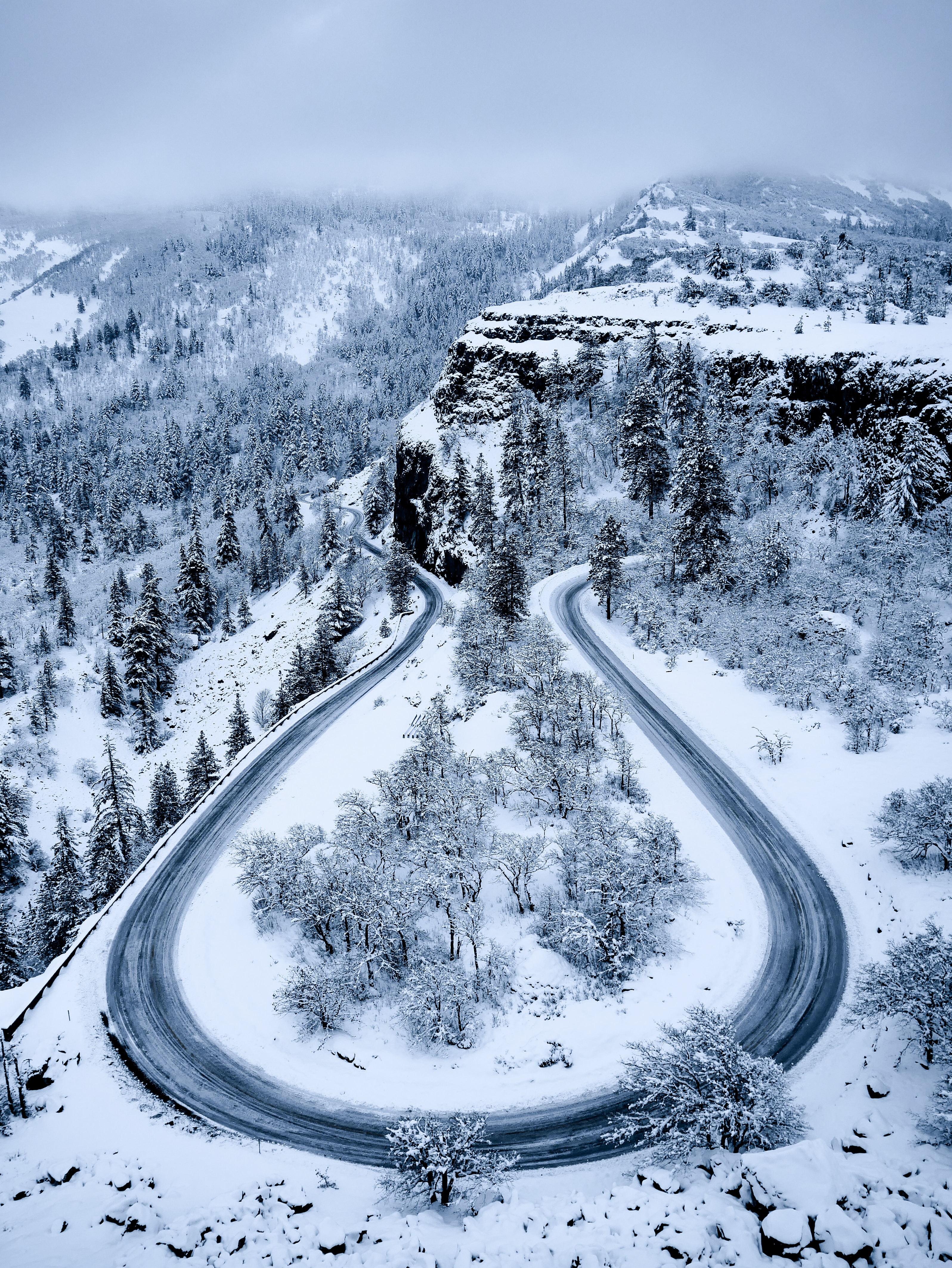 147819 Hintergrundbild herunterladen winter, natur, mountains, schnee, blick von oben, straße - Bildschirmschoner und Bilder kostenlos