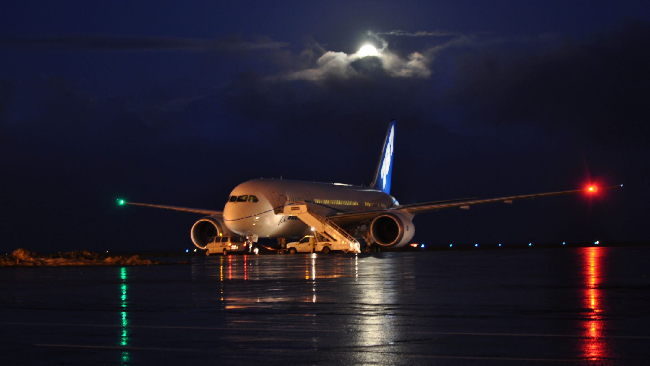 Боинг 787 ночью