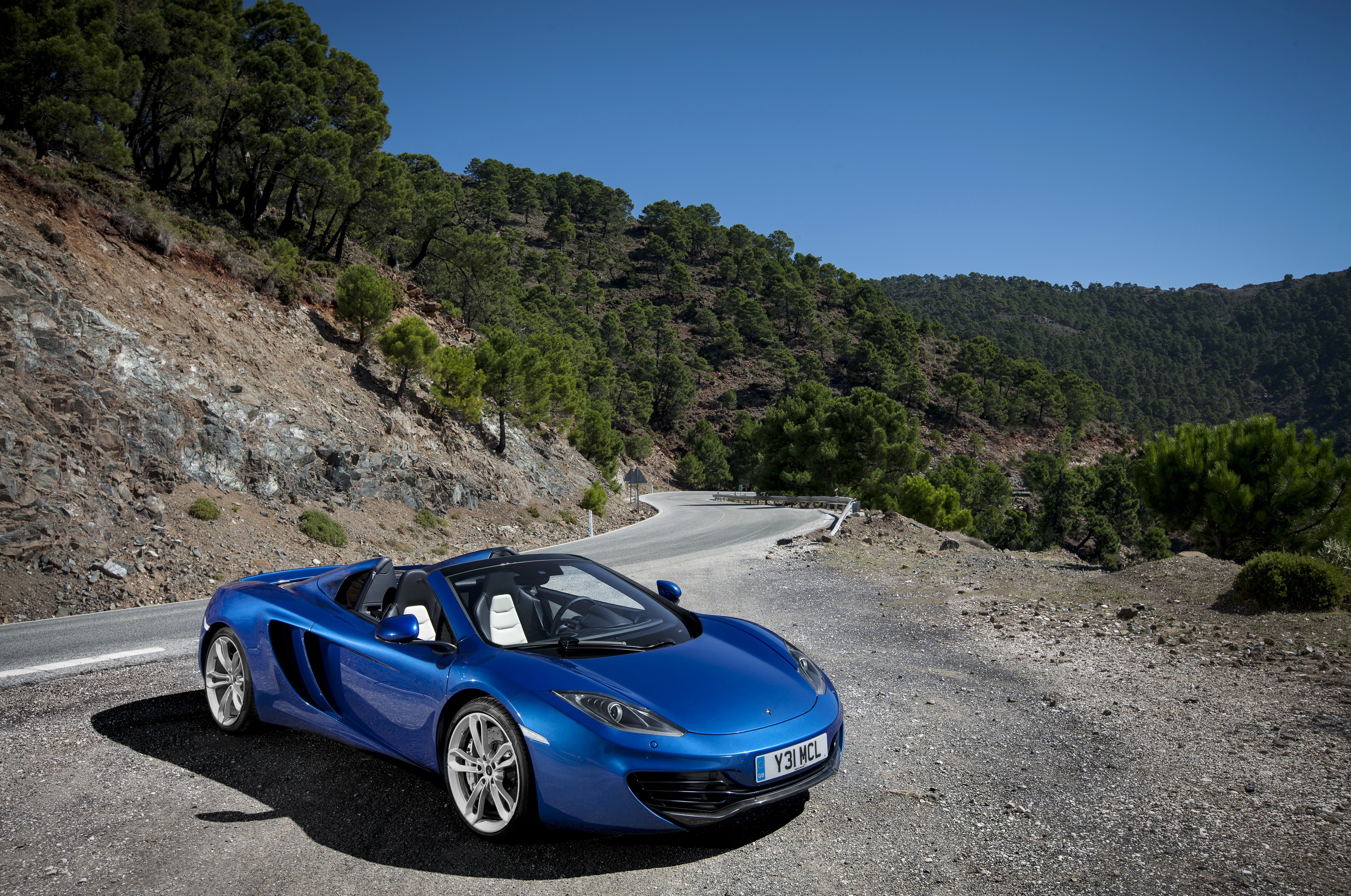 Синий автомобиль. MCLAREN 12c Blue. MCLAREN 12c Cabrio. MCLAREN mp4-12c Blue. MCLAREN mp4-12c кабриолет.