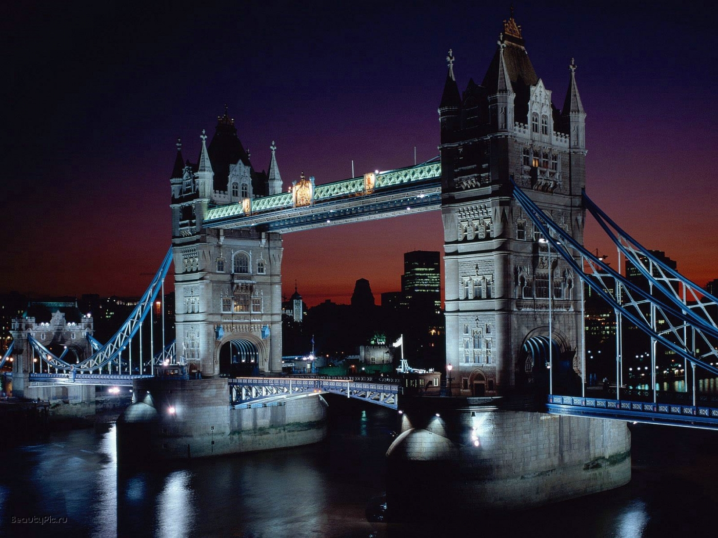 Скачать картинку Лондон, Мосты, Река, Города, Архитектура, Ночь, Пейзаж в телефон бесплатно.