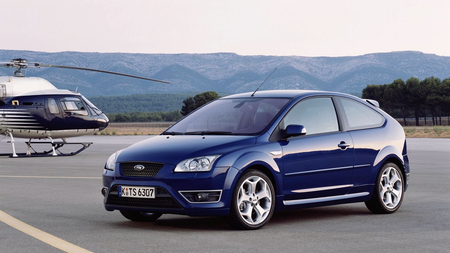 Холоден форд. Ford Focus 2. Ford Focus 2 2. Ford Focus 2 фокус. Ford Focus 2 хэтчбек.