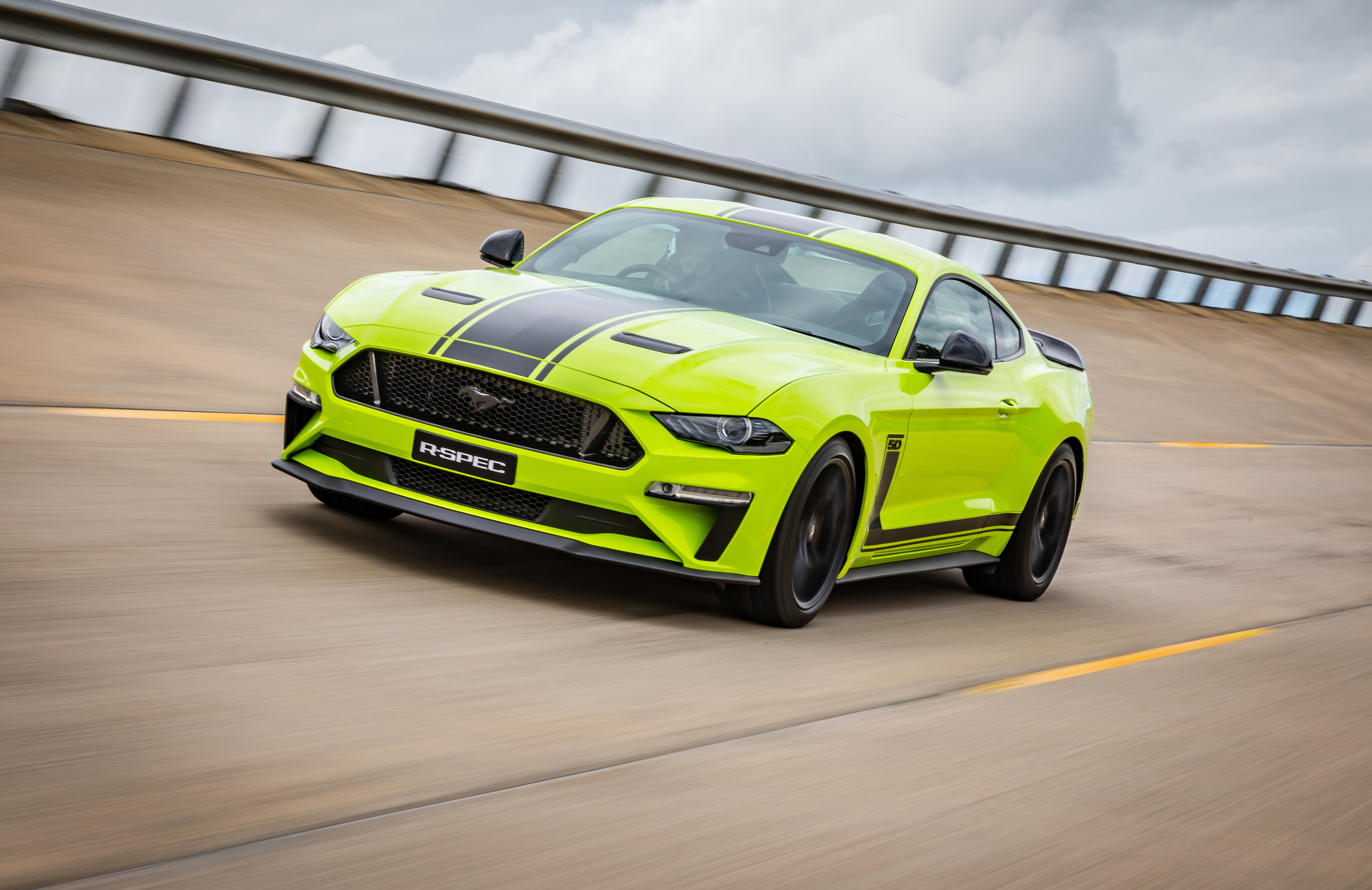 Ford Mustang 2015 спереди