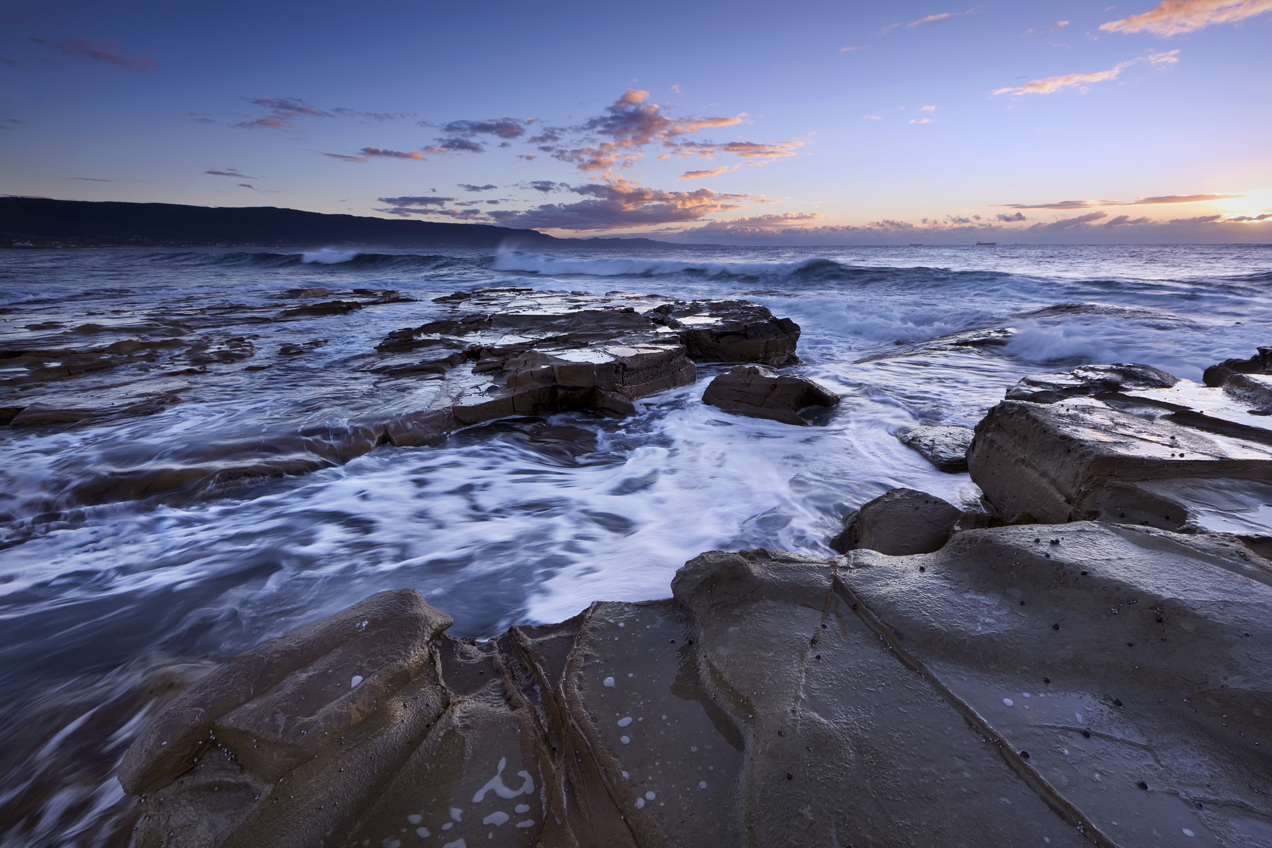 103983 descargar fondo de pantalla naturaleza, stones, mar, ondas, las rocas, rocas: protectores de pantalla e imágenes gratis
