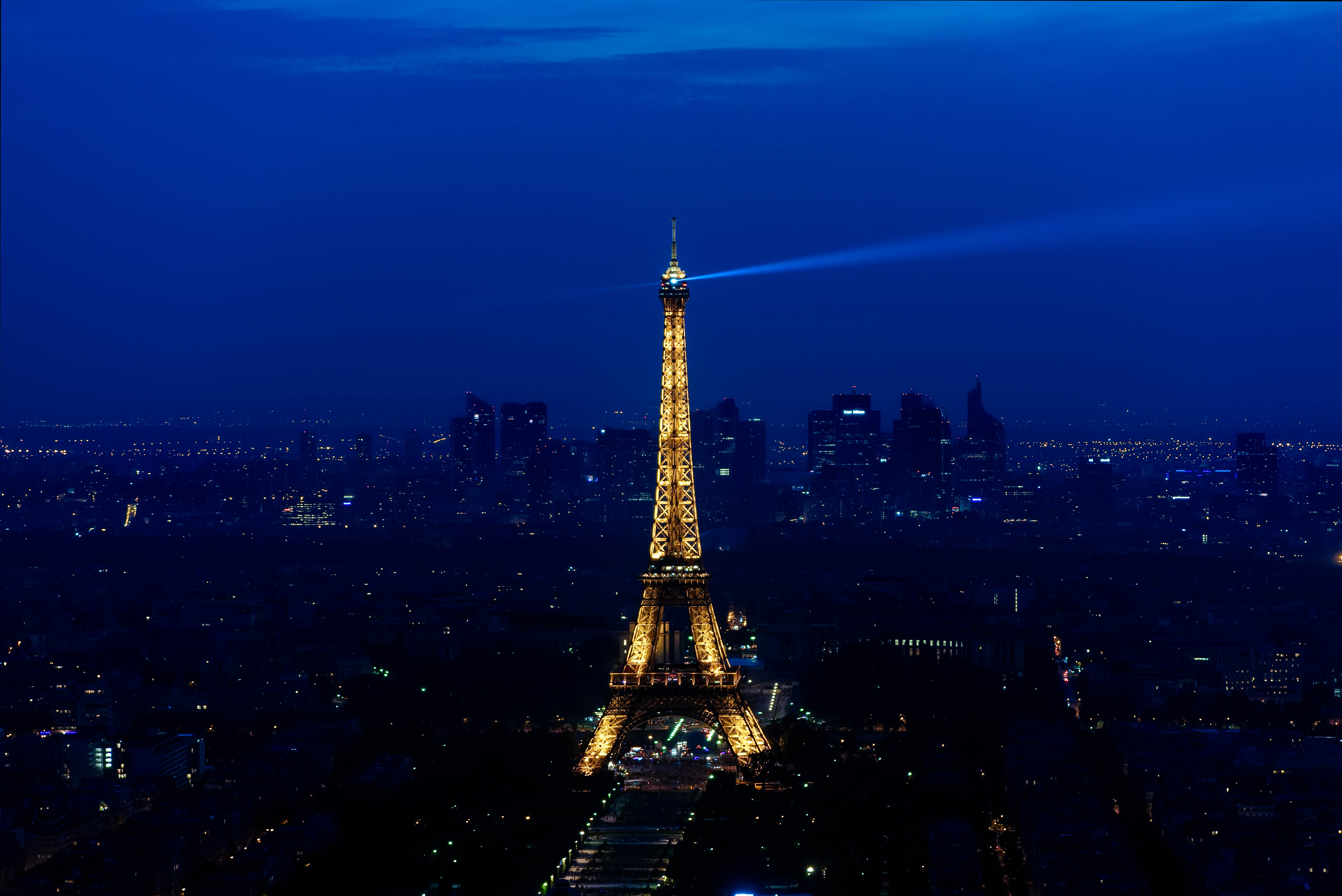 Ночное небо Парижа
