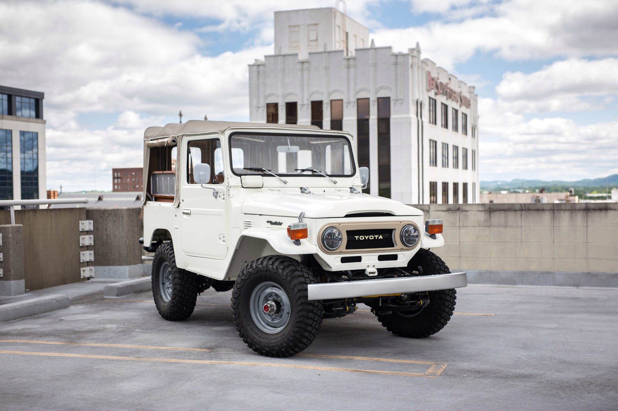 Toyota FJ Cruiser and fj40