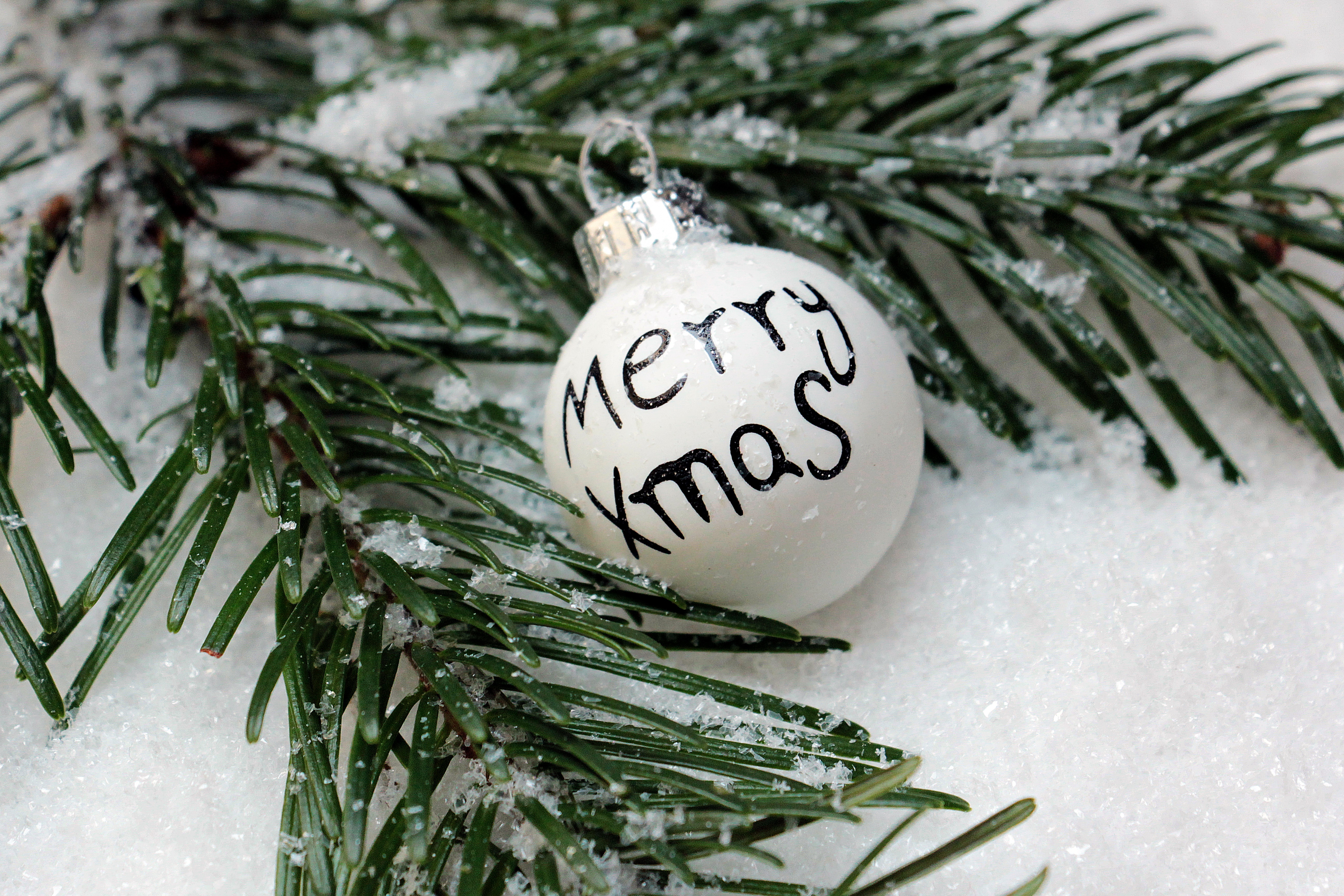 Téléchargez des papiers peints mobile Noël, Branche, Épicéa, Sapin, Décorations De Noël, Fêtes gratuitement.