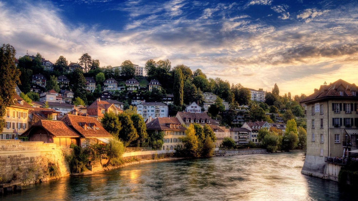 Full town. Берн Швейцария. Река в городе Берн Швейцария. Берн Швейцария деревня. Лауфенбург Швейцария.