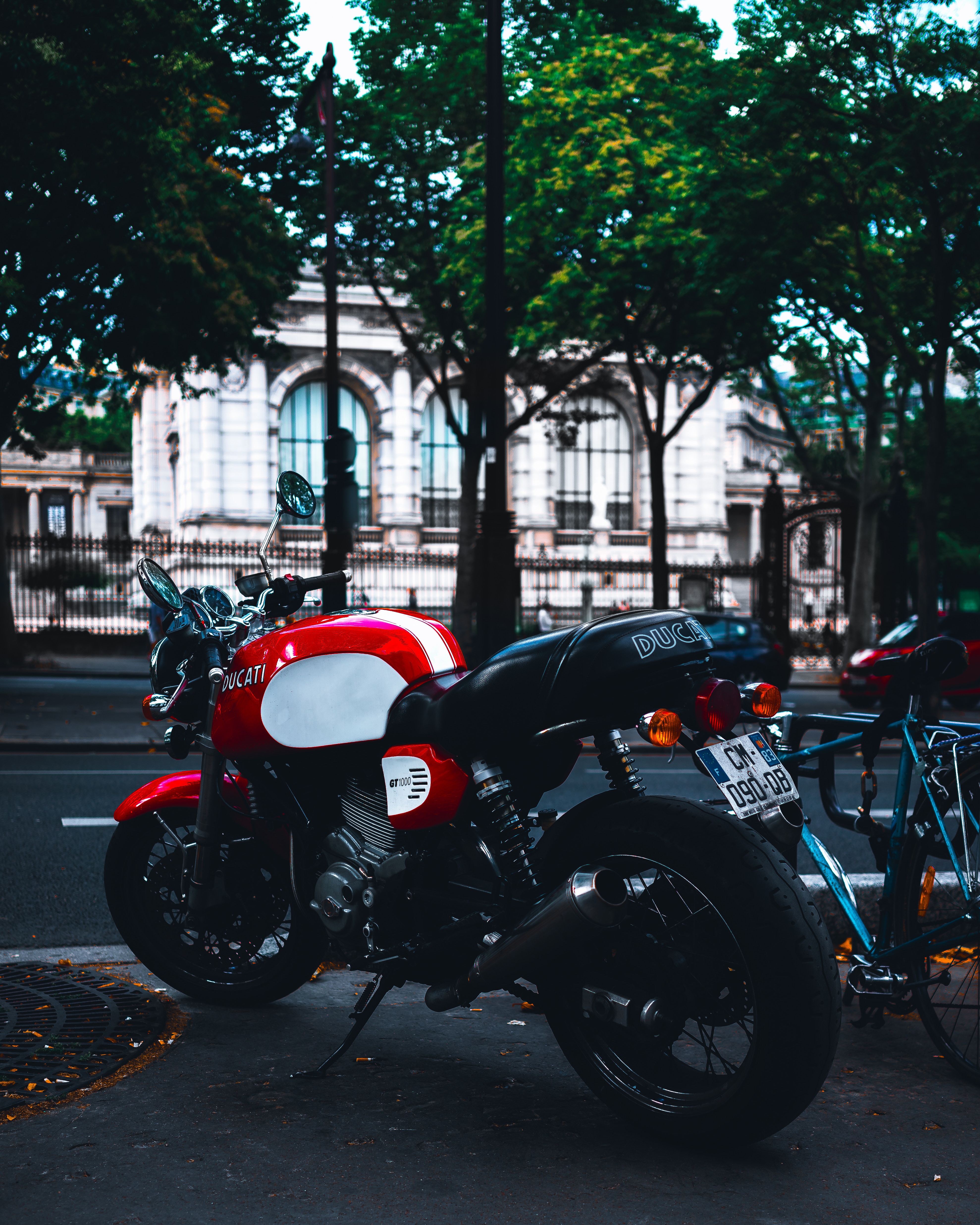 136001 завантажити шпалери мотоцикли, червоний, вид збоку, мотоцикл, вулиця - заставки і картинки безкоштовно