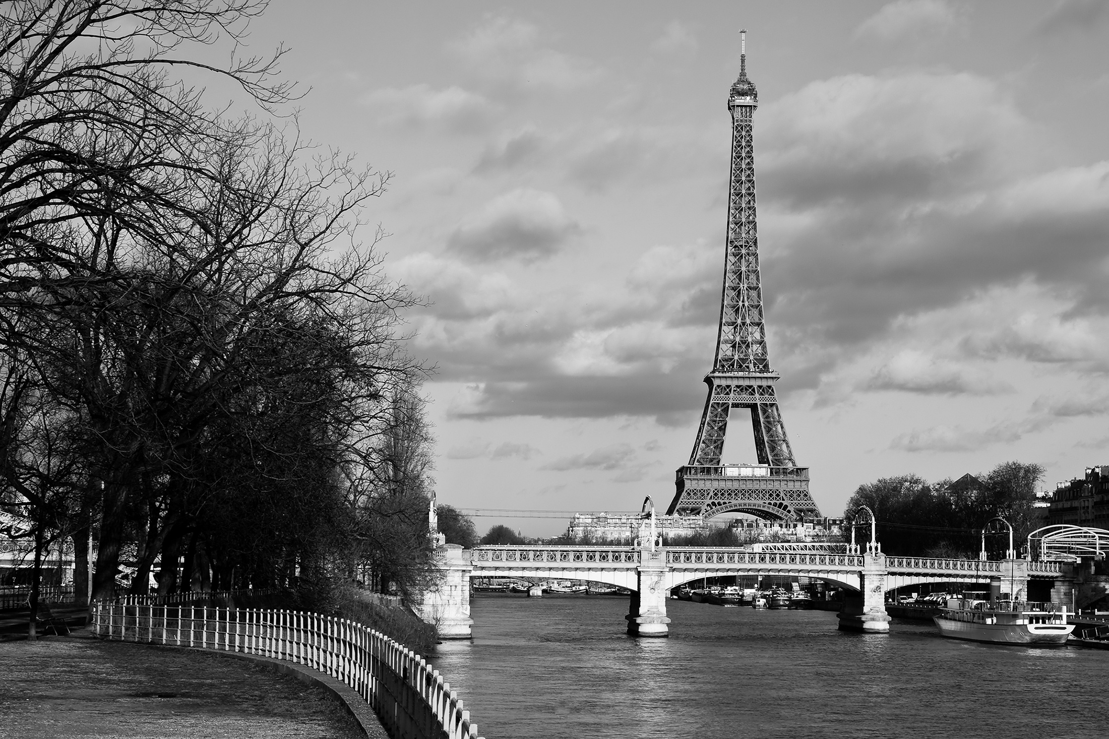 178597 Hintergrundbild herunterladen menschengemacht, eiffelturm, schwarz weiß, brücke, frankreich, monument, paris, monumente - Bildschirmschoner und Bilder kostenlos