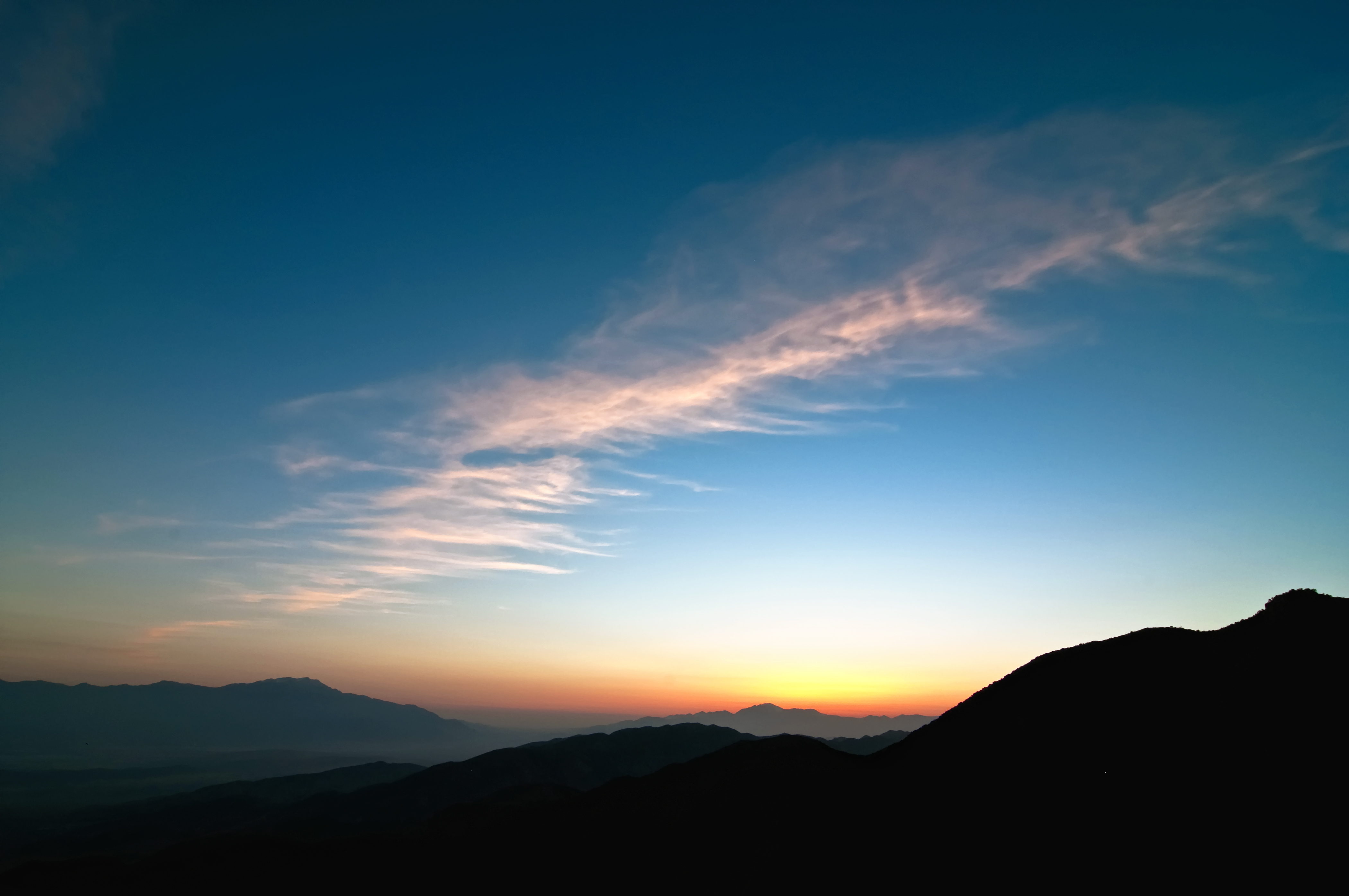 Handy-Wallpaper Natur, Mountains, Clouds, Horizont, Sunset, Sky, Kalifornien kostenlos herunterladen.
