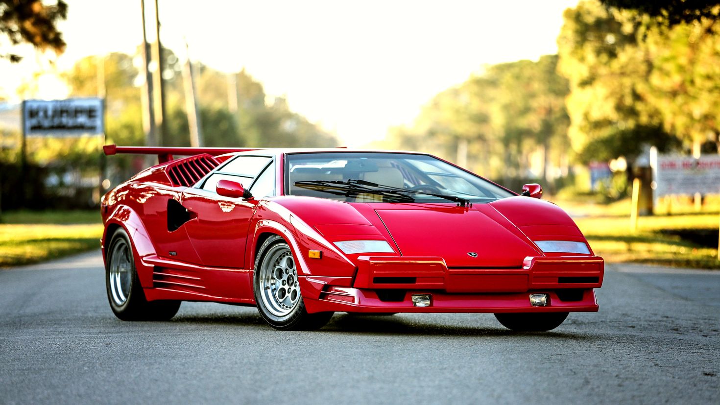 Lamborghini Countach с открытыми дверями