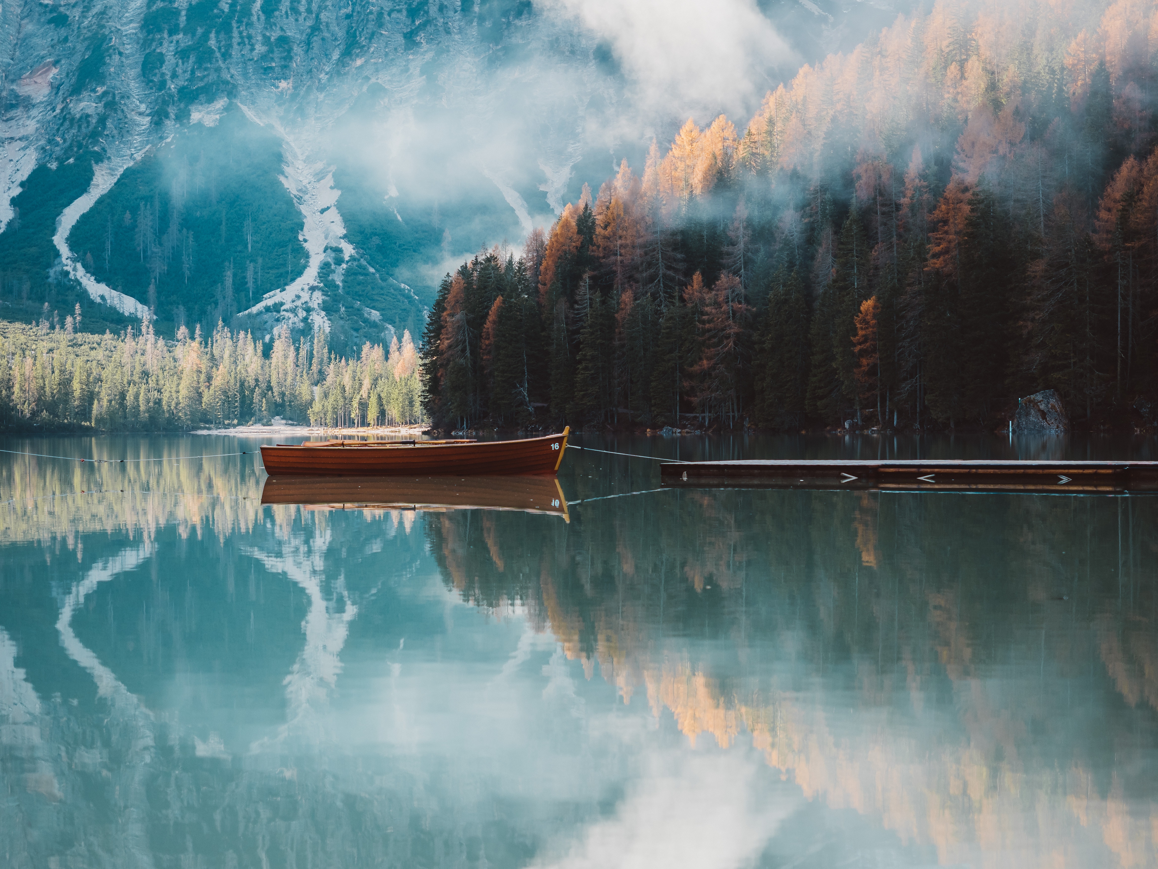 149408 télécharger le fond d'écran lac, automne, bateau, nature, arbres, montagnes, un bateau - économiseurs d'écran et images gratuitement