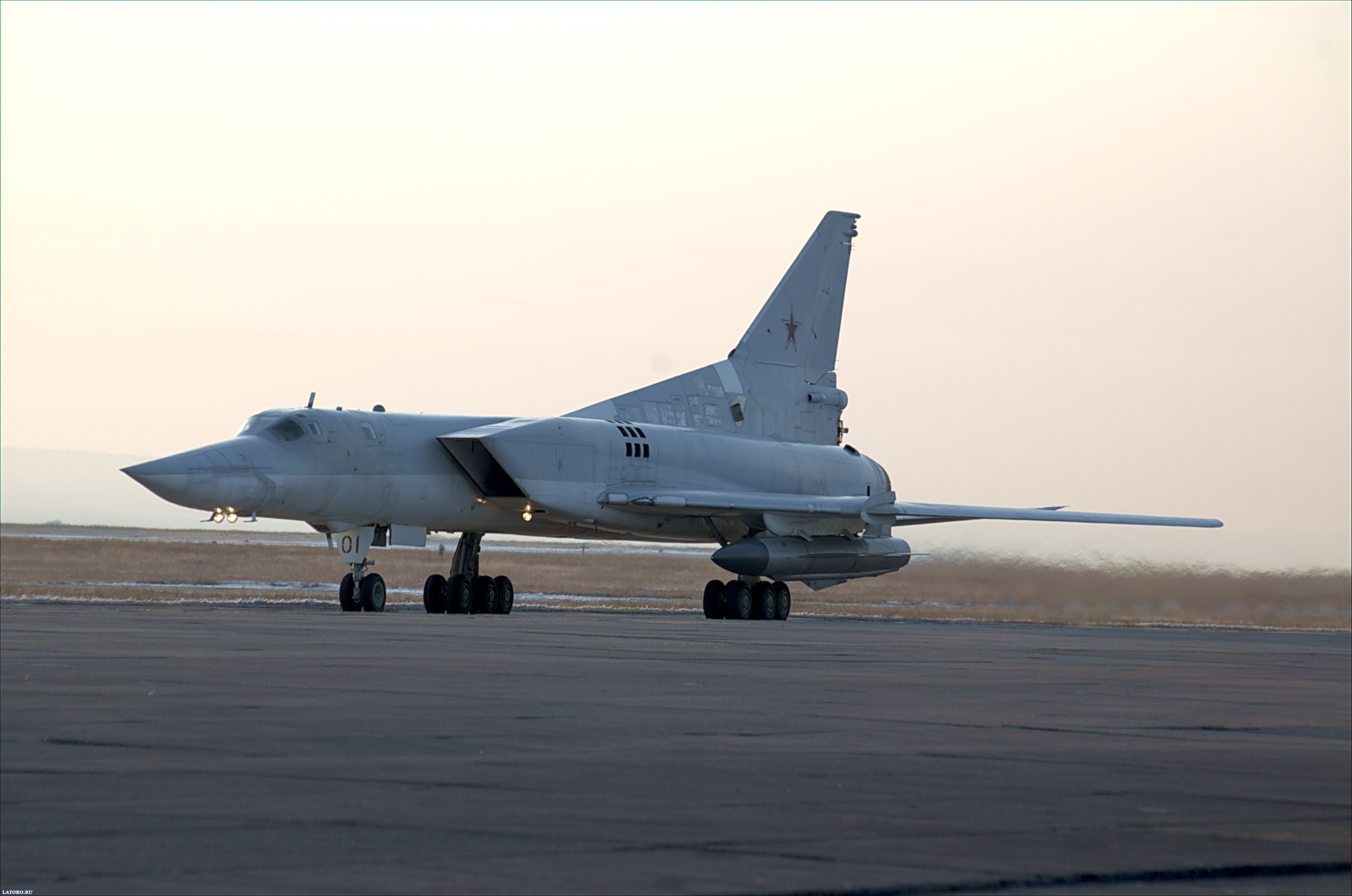 Самолет ту 22м3 фото и описание. Туполев ту-22м3. Ту-22м сверхзвуковой самолёт. Ту-22м3м. Бомбардировщик-ракетоносец ту-22м3.