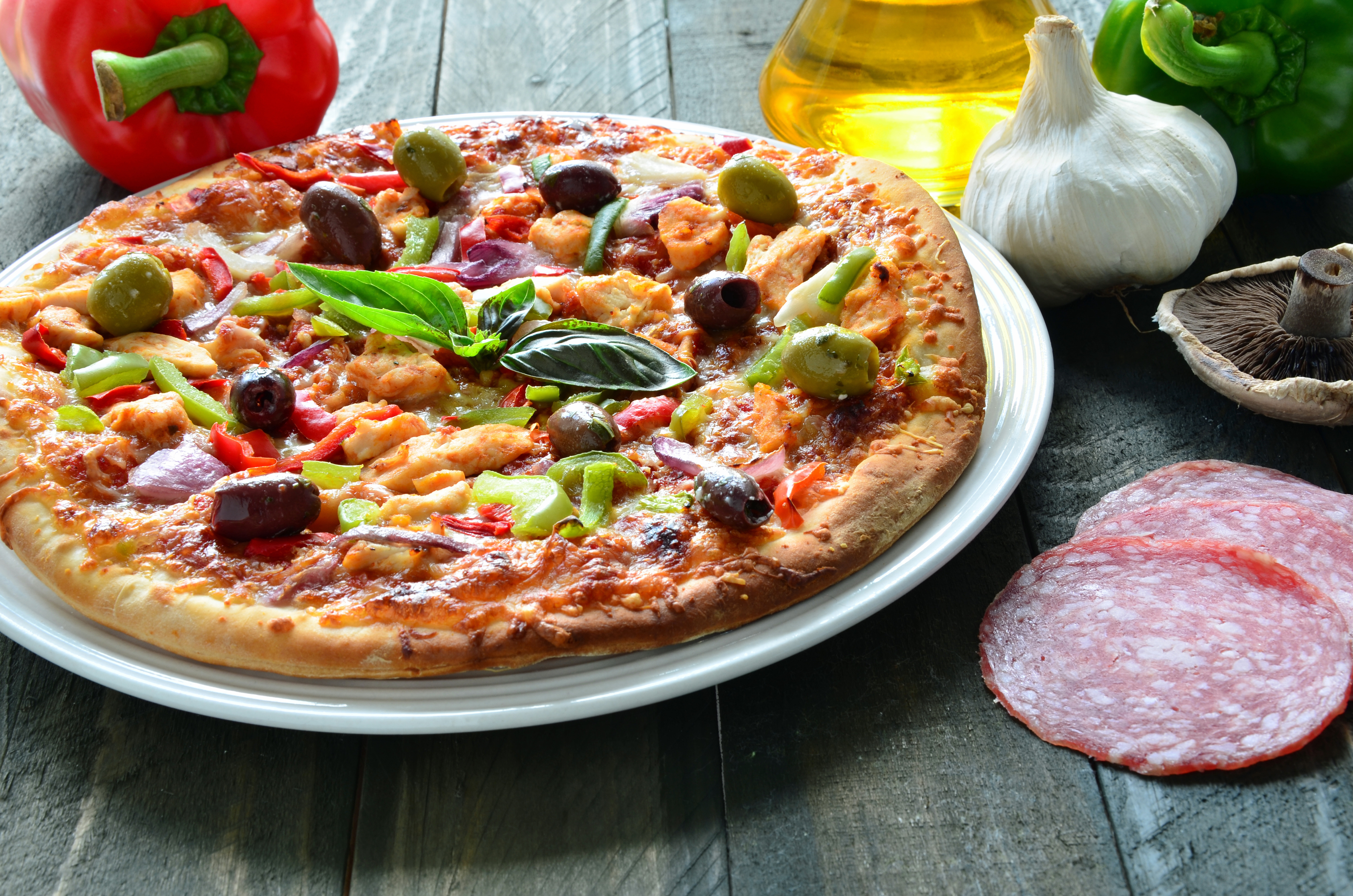 1525229 Hintergrundbild herunterladen nahrungsmittel, pizza, knoblauch, pilz, öl, tomate - Bildschirmschoner und Bilder kostenlos