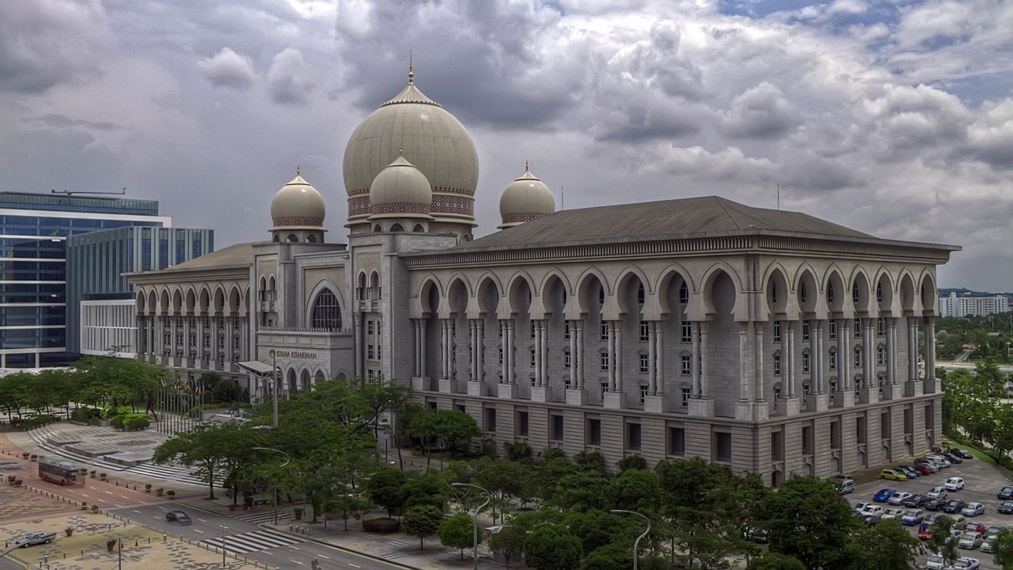 Средняя малайзия. Дворец Султана Абдул-Самада Малайзия. Королевский дворец Истана Негара. Королевский дворец Куала Лумпур. Дворец Султана Абдул-Самада, Куала-Лумпур, Малайзия.
