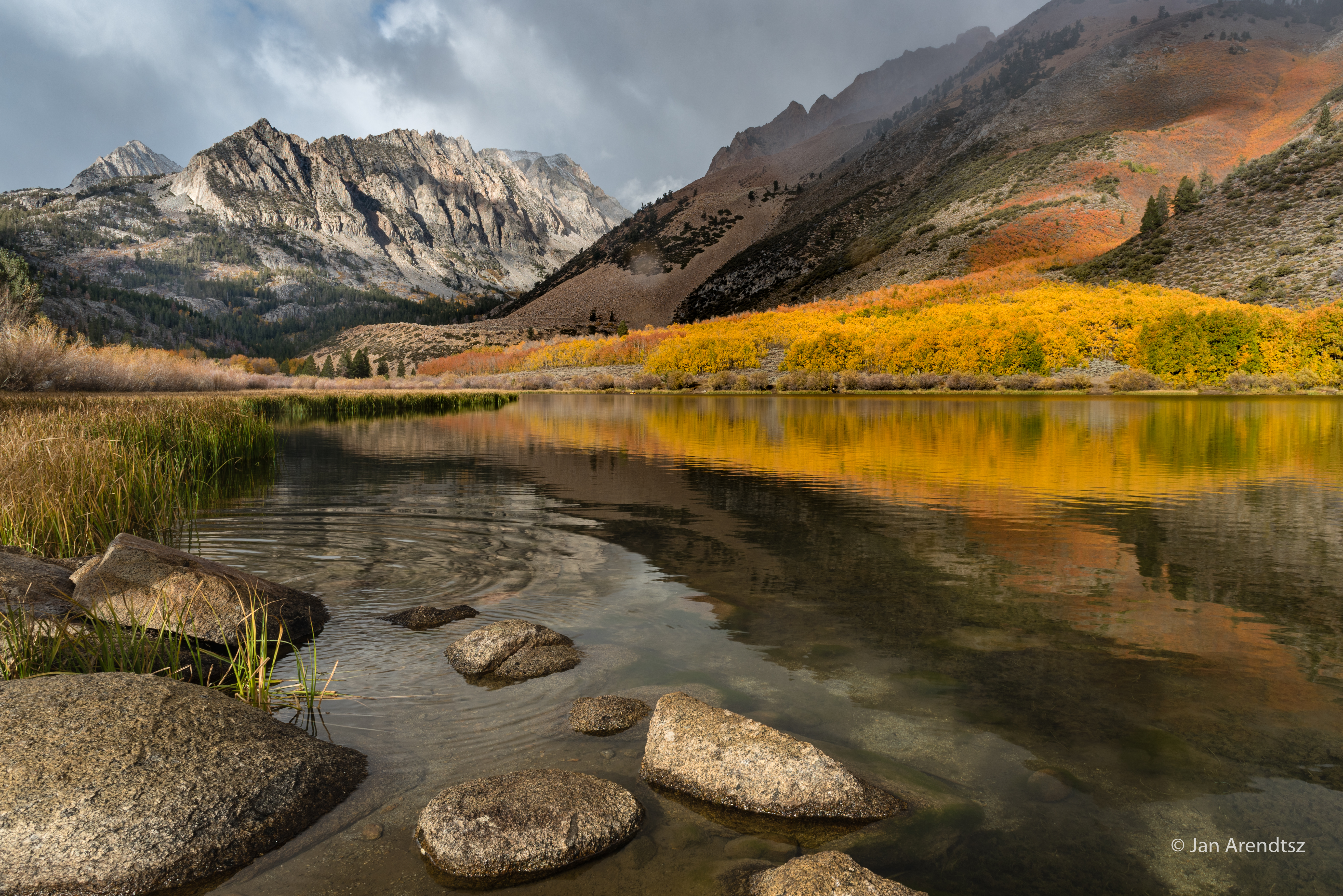 Téléchargez gratuitement l'image Nature, Montagnes, Roches, Noyaux, Lac, Les Rochers, Paysage sur le bureau de votre PC