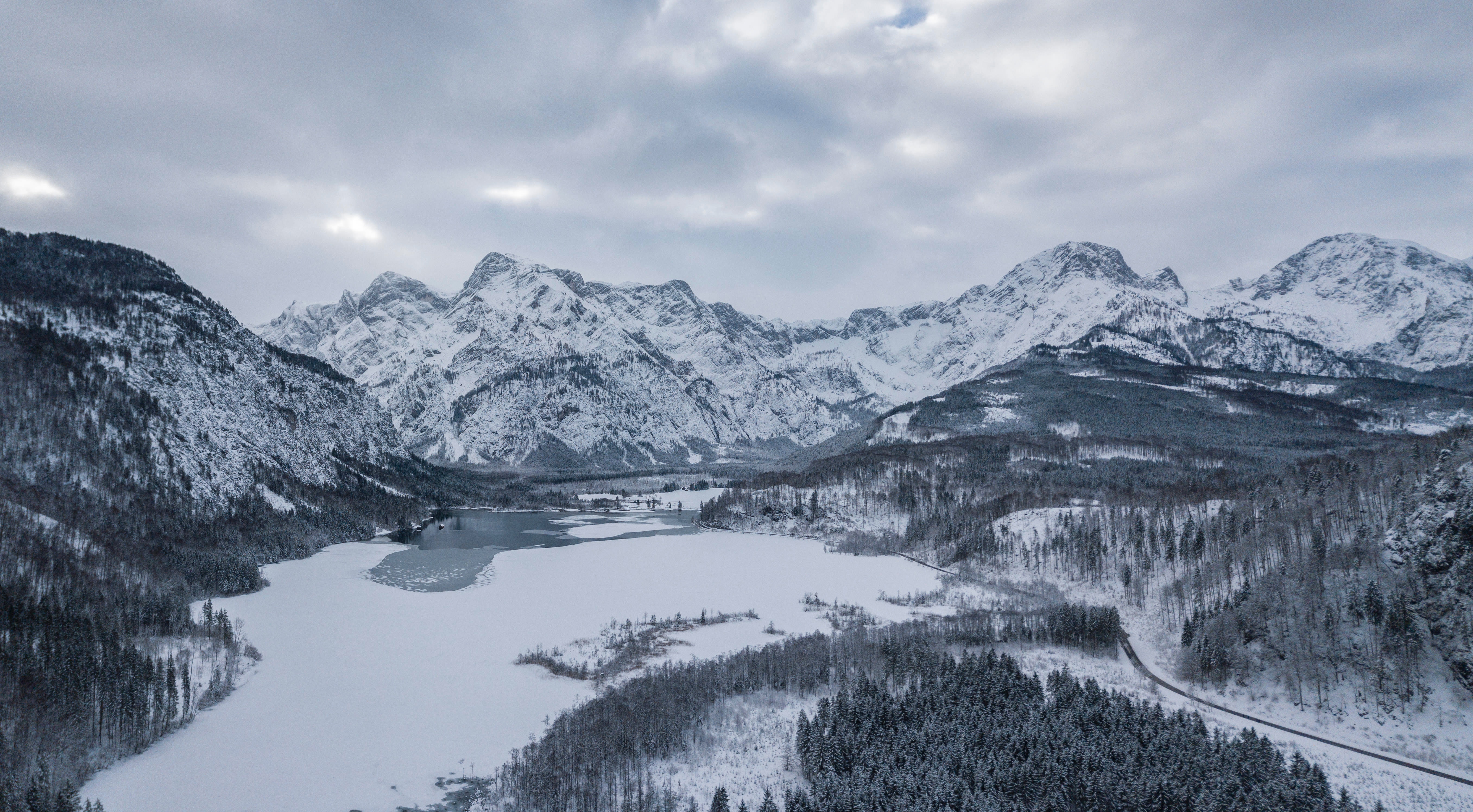 Скачать обои бесплатно Альмзее, Природа, Австрия, Озеро, Снег, Горы, Зима картинка на рабочий стол ПК
