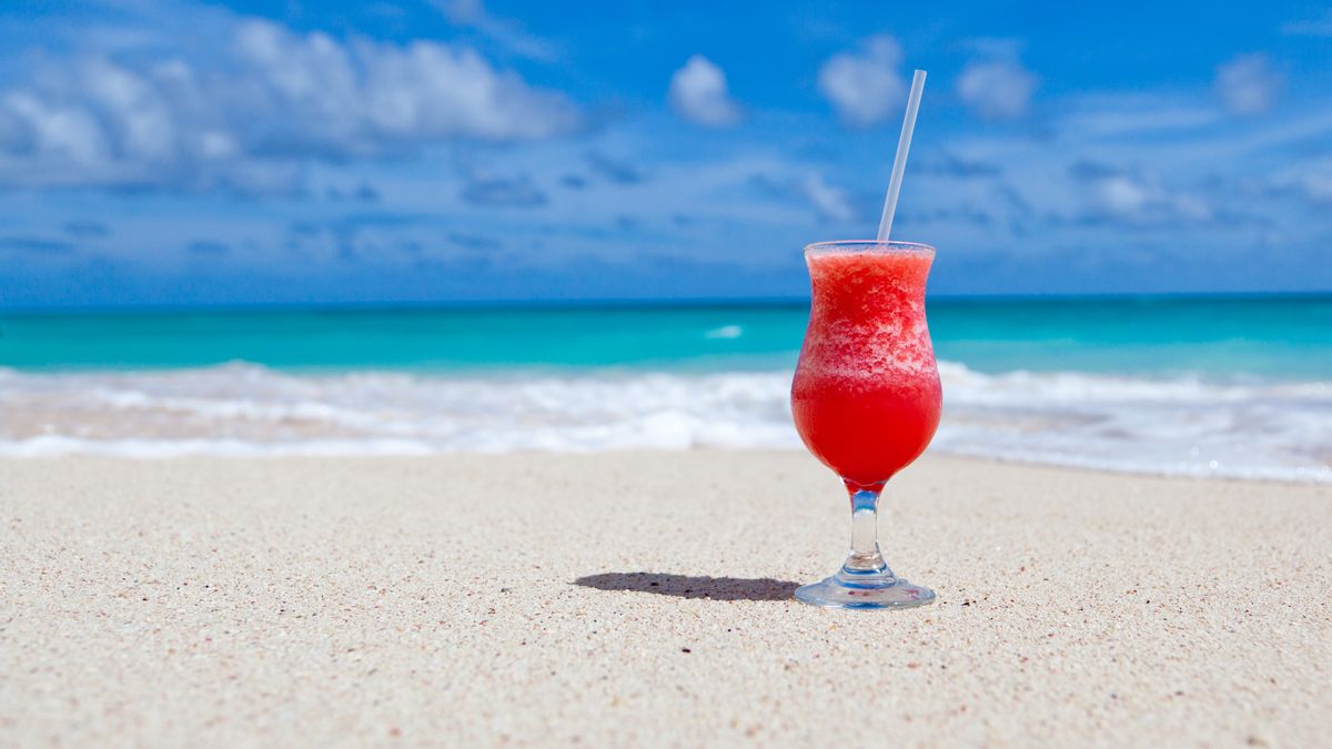Пляж и коктейль