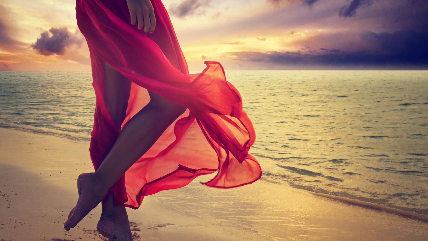 Что волнует женщин. Девушка-море. Девушка в Красном платье на море. Девушка в Красном платье на пляже. Красивые девушки на море.