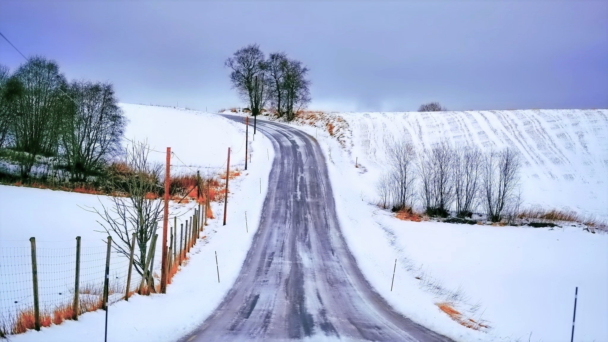 Снежная дорога в перспективе