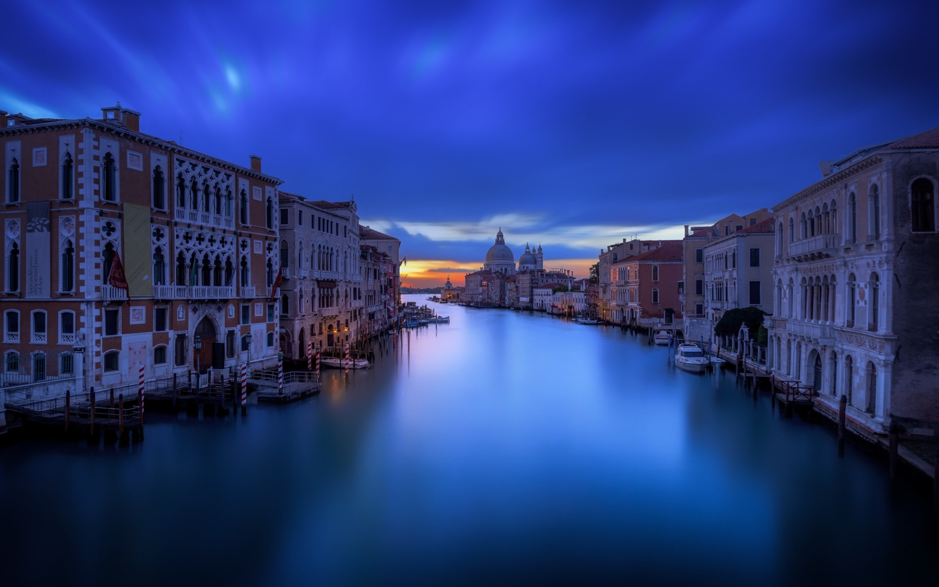 Гранд- канал в Венеции ночью