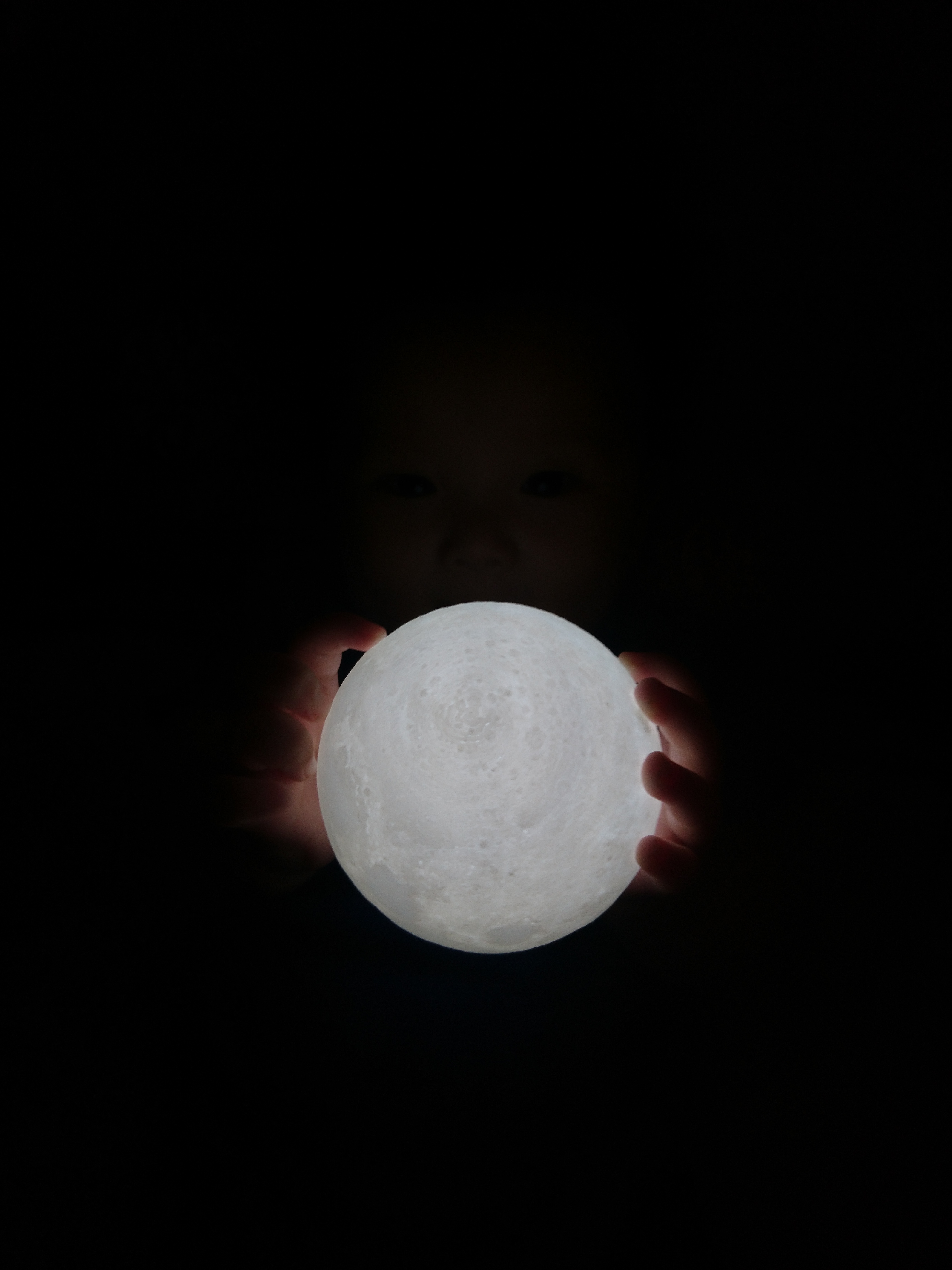child, hands, glow, dark, moon, ball 4K