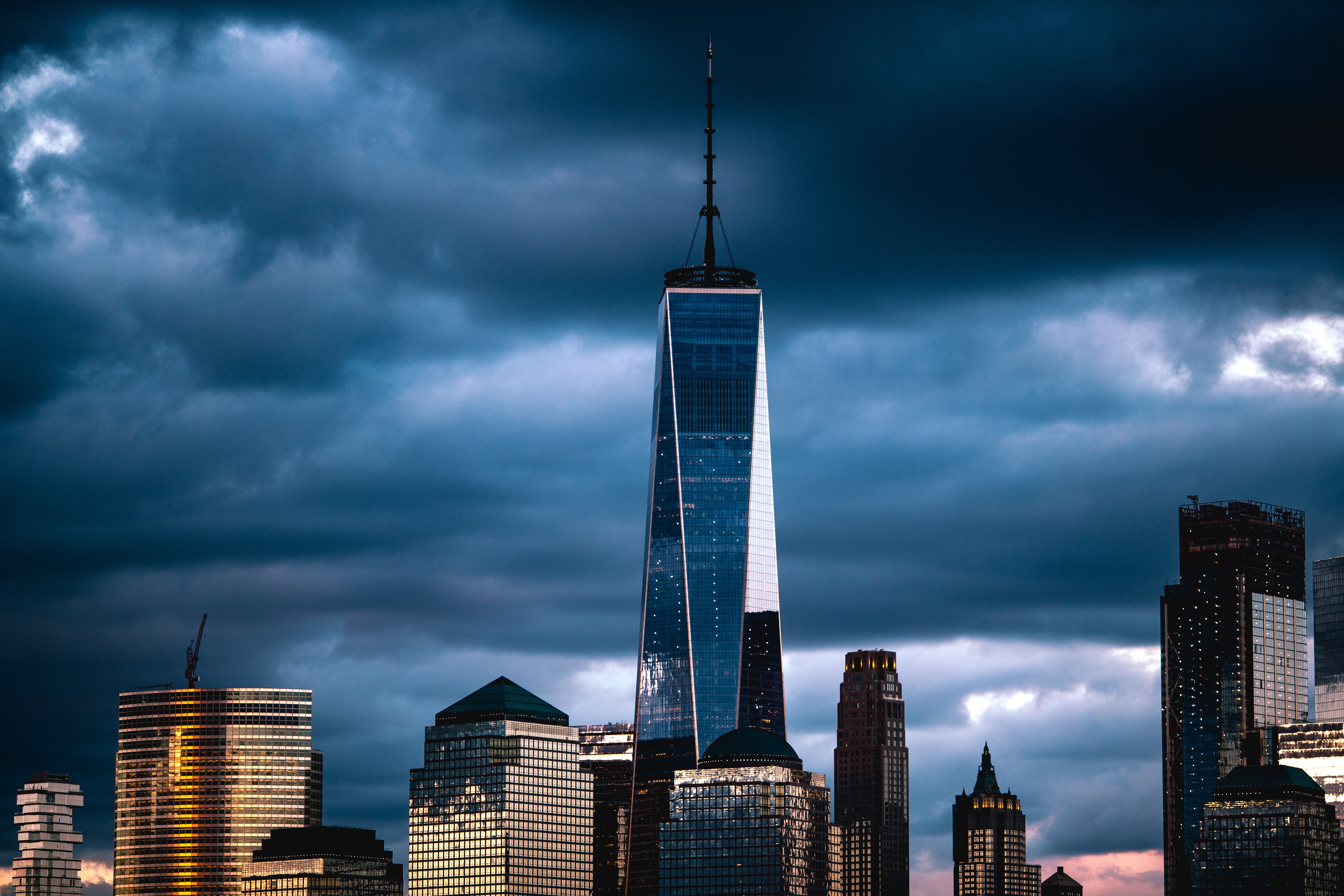 無料モバイル壁紙米国, 超高層ビル, 主に曇り, どんよりした, ニューヨーク州, ニューヨーク, 雲, 都市をダウンロードします。