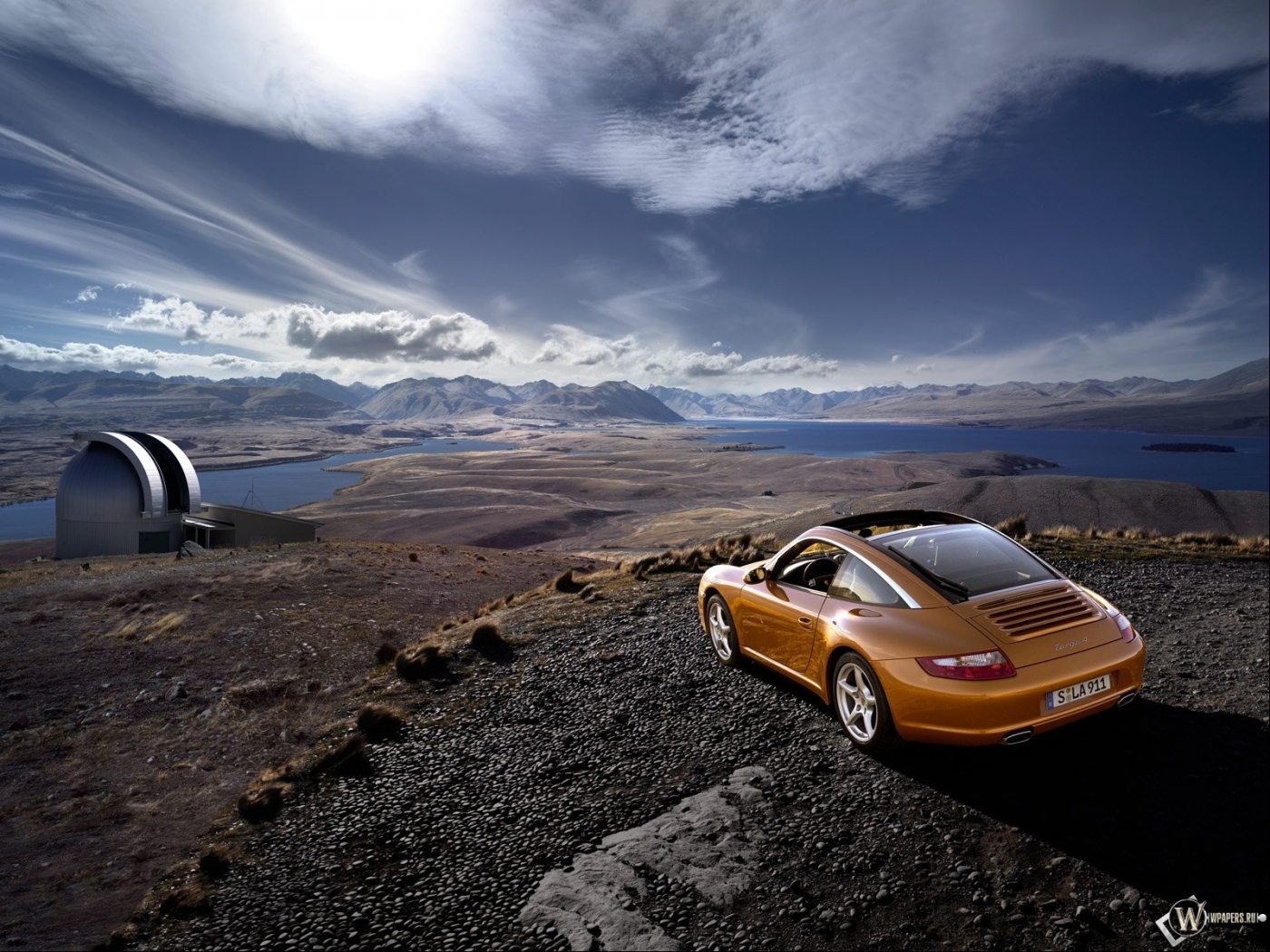 Handy-Wallpaper Transport, Mountains, Clouds, Landschaft, Auto, Sky, Porsche kostenlos herunterladen.