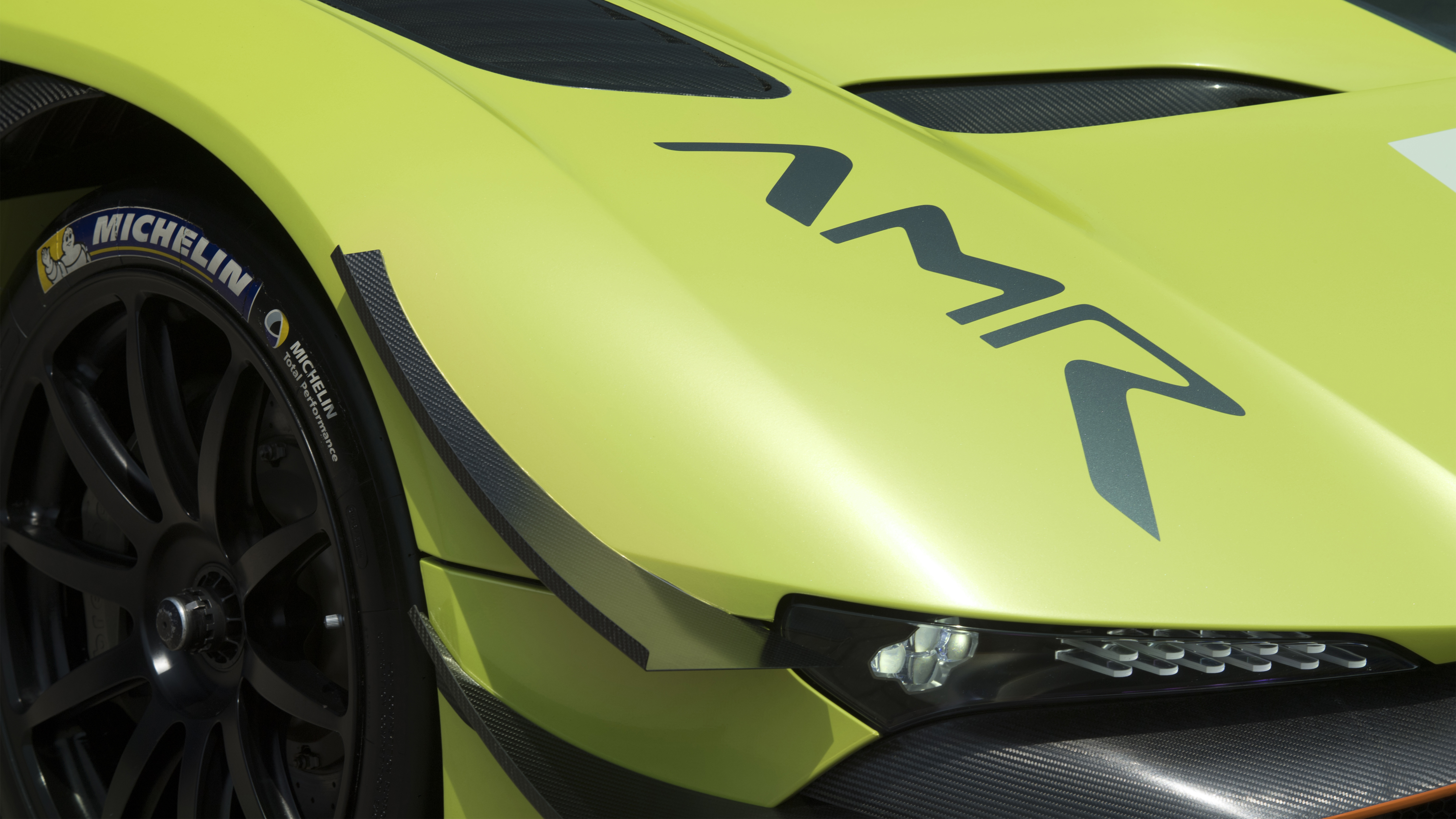 Aston Martin Vulcan Amr Pro