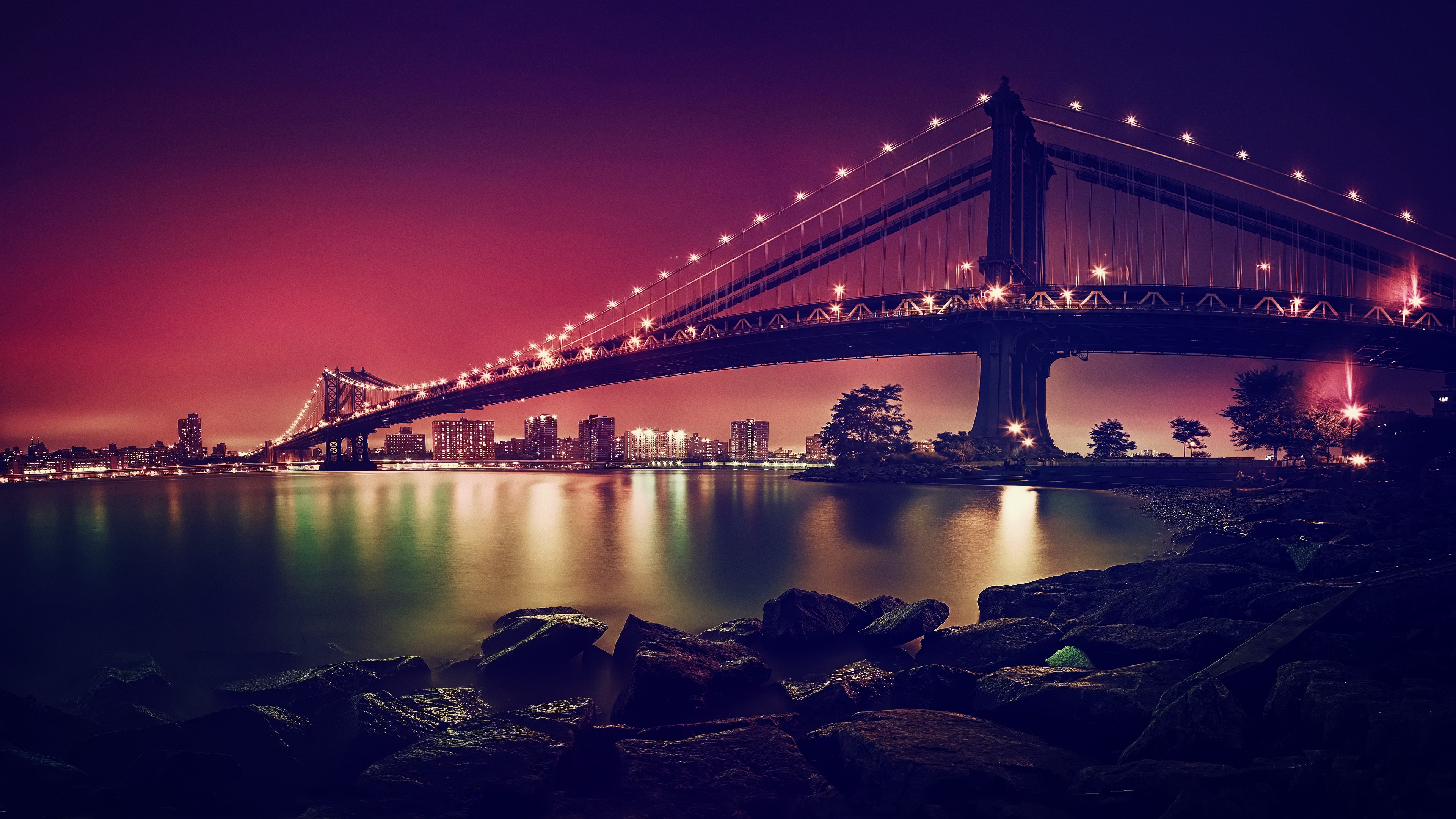 410074 скачать обои залив, сделано человеком, манхэттенский мост, мост, свет, нью йорк, ночь, вода, мосты - заставки и картинки бесплатно