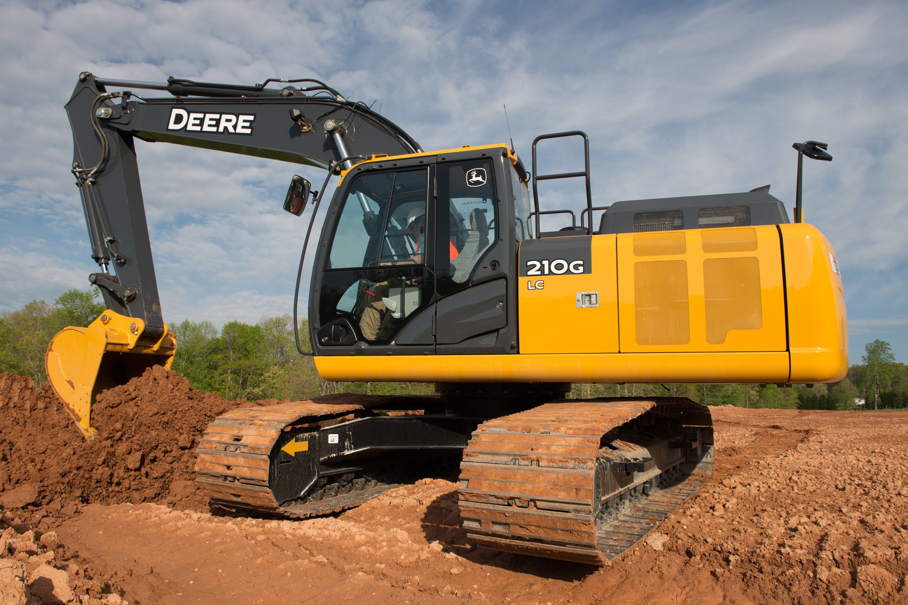 Гусеничный экскаватор. John Deere e210 LC. Экскаватор John Deere e210. Гусеничный экскаватор John Deere e210 LC. John Deere 210 g.