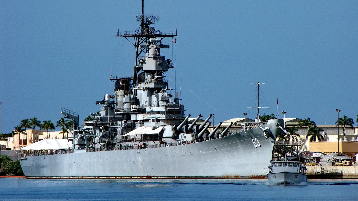 Скопище военных кораблей. USS Missouri BB-63. Линкор USS Missouri. Военный корабль линкор Миссури. Корабль USS Missouri BB-63.