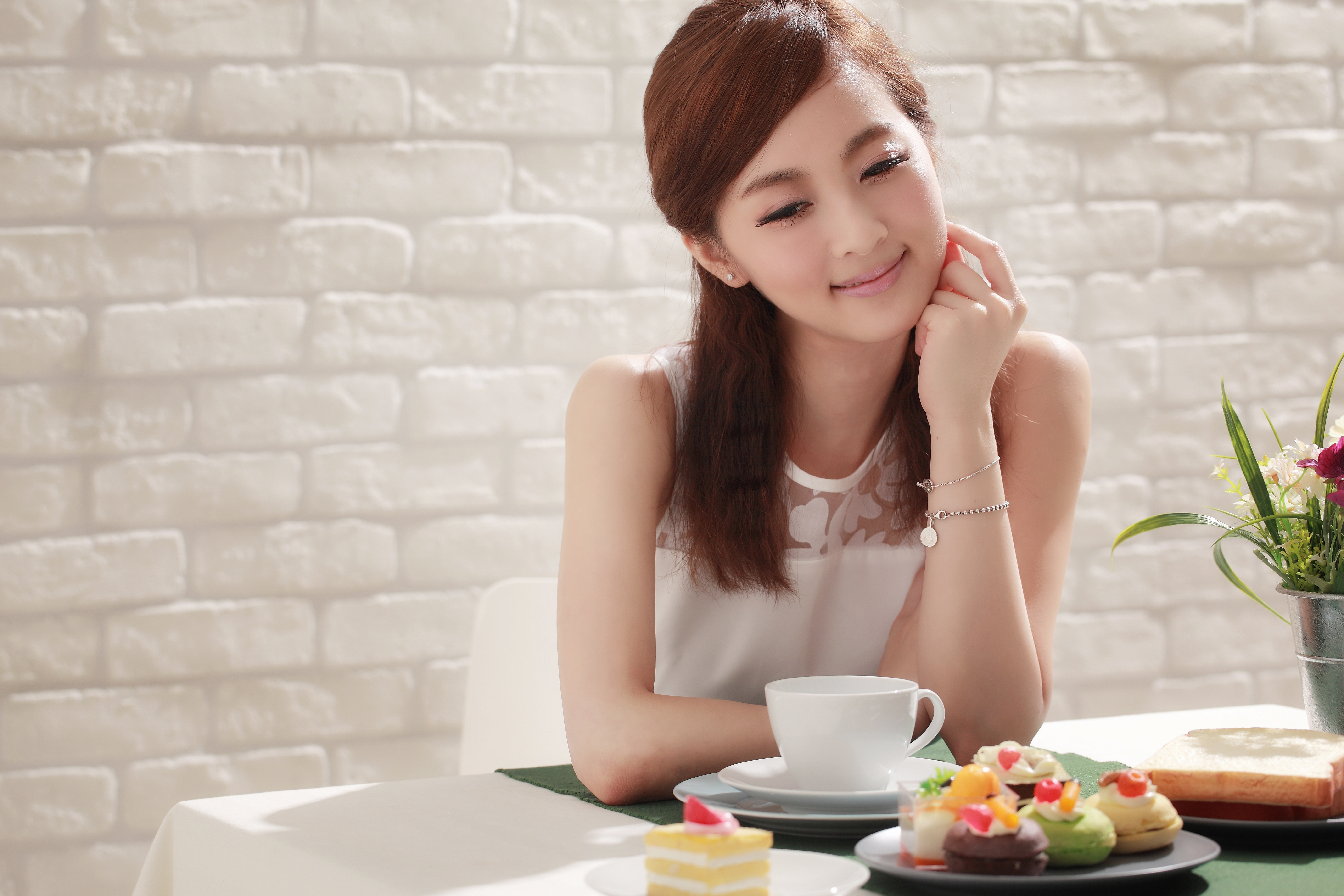 women, mikako zhang kaijie, asian, meal, mikao, smile, table, taiwanese HD for desktop 1080p