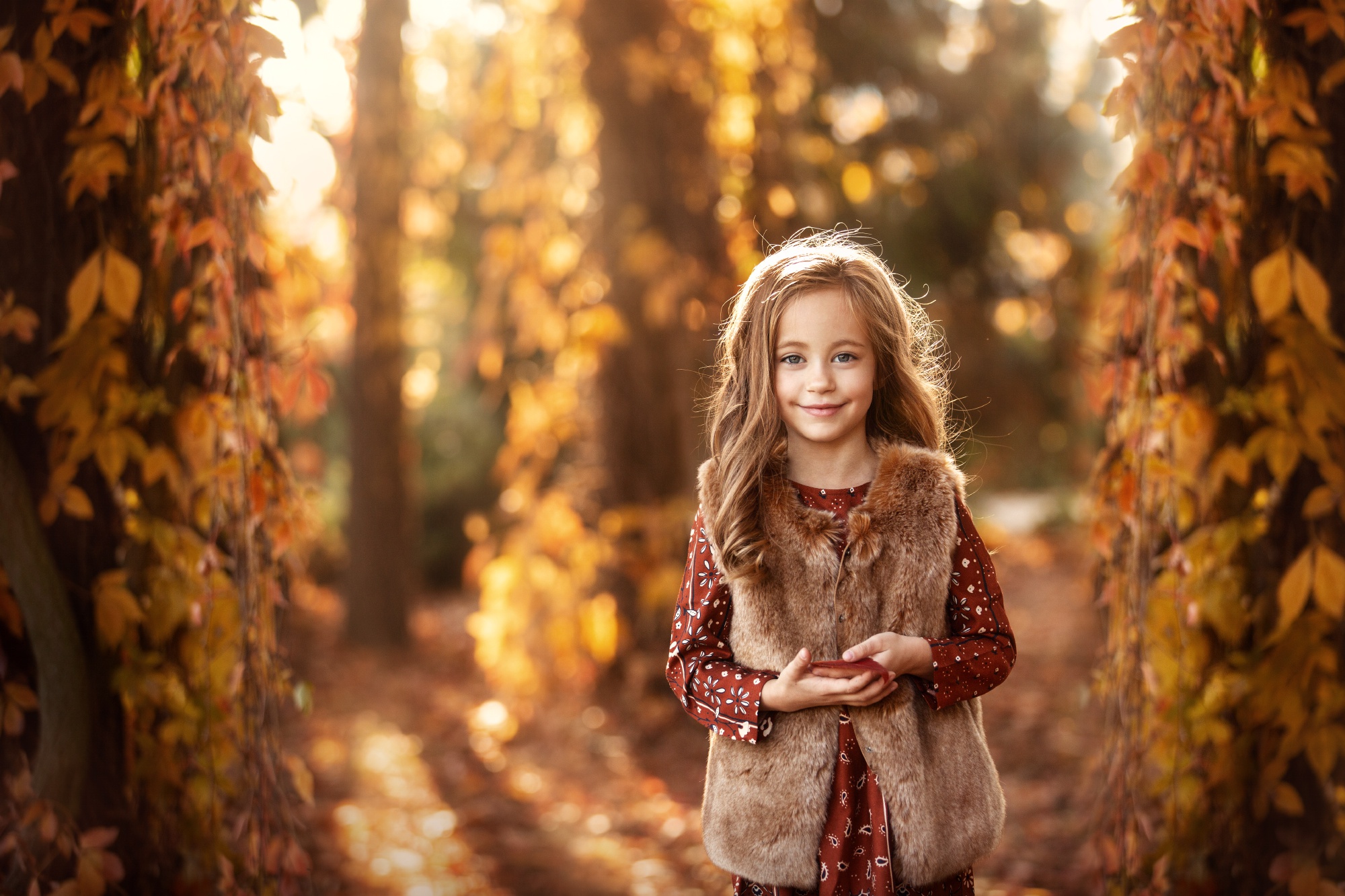 Осень девочка улыбается