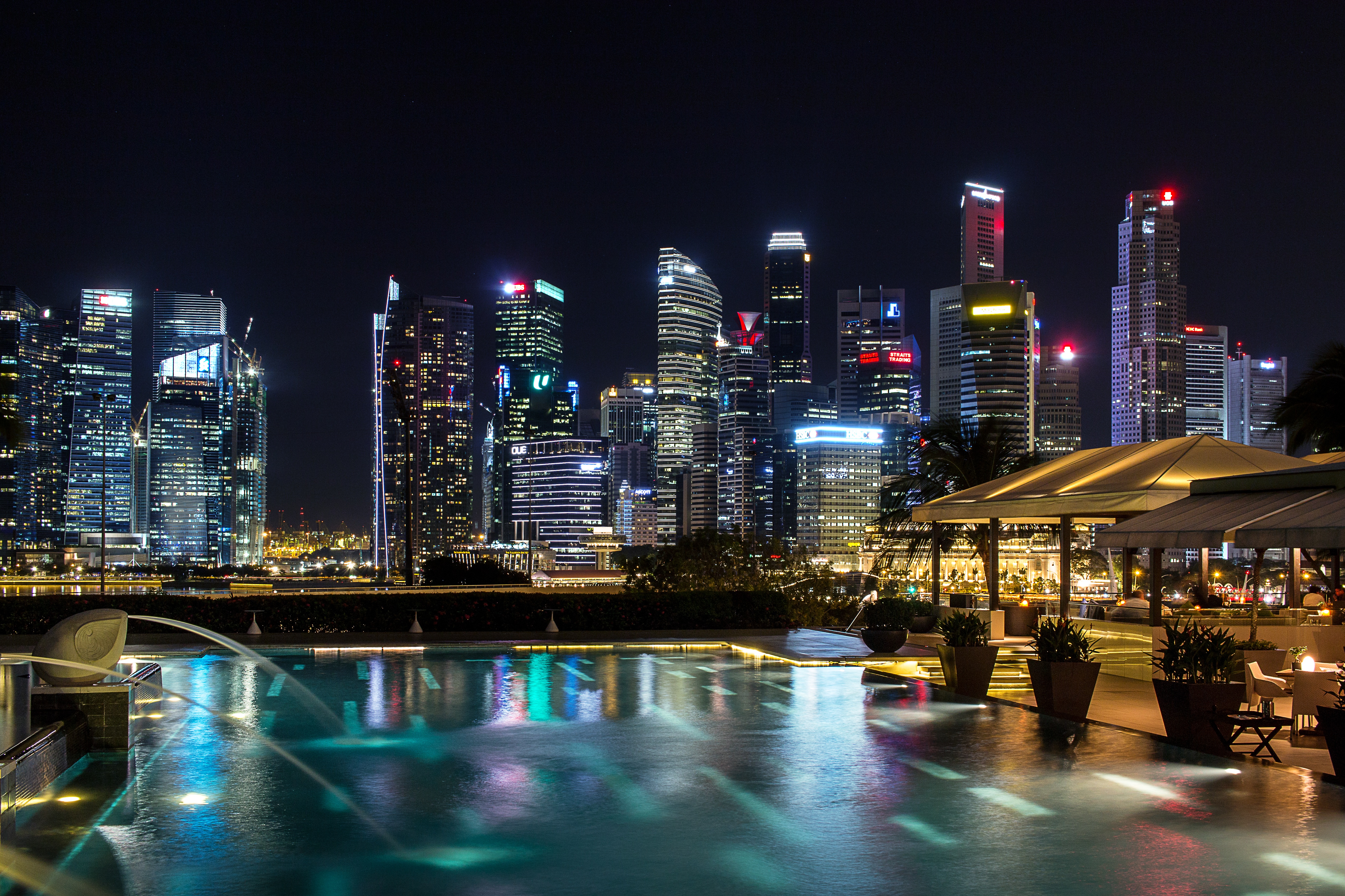 66261 Bild herunterladen übernachtung, städte, wolkenkratzer, singapur, lichtvorführung, lichtshow - Hintergrundbilder und Bildschirmschoner kostenlos