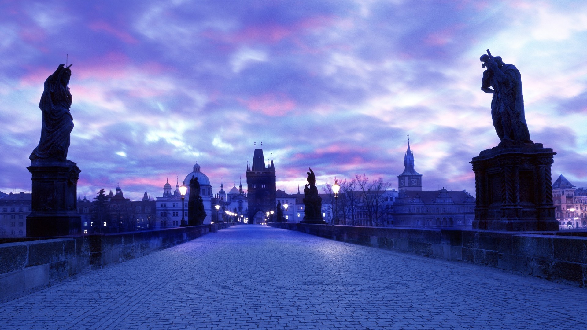 1501984 скачать обои карлов мост, сделано человеком, мост, город, облако, чешская республика, закат солнца - заставки и картинки бесплатно