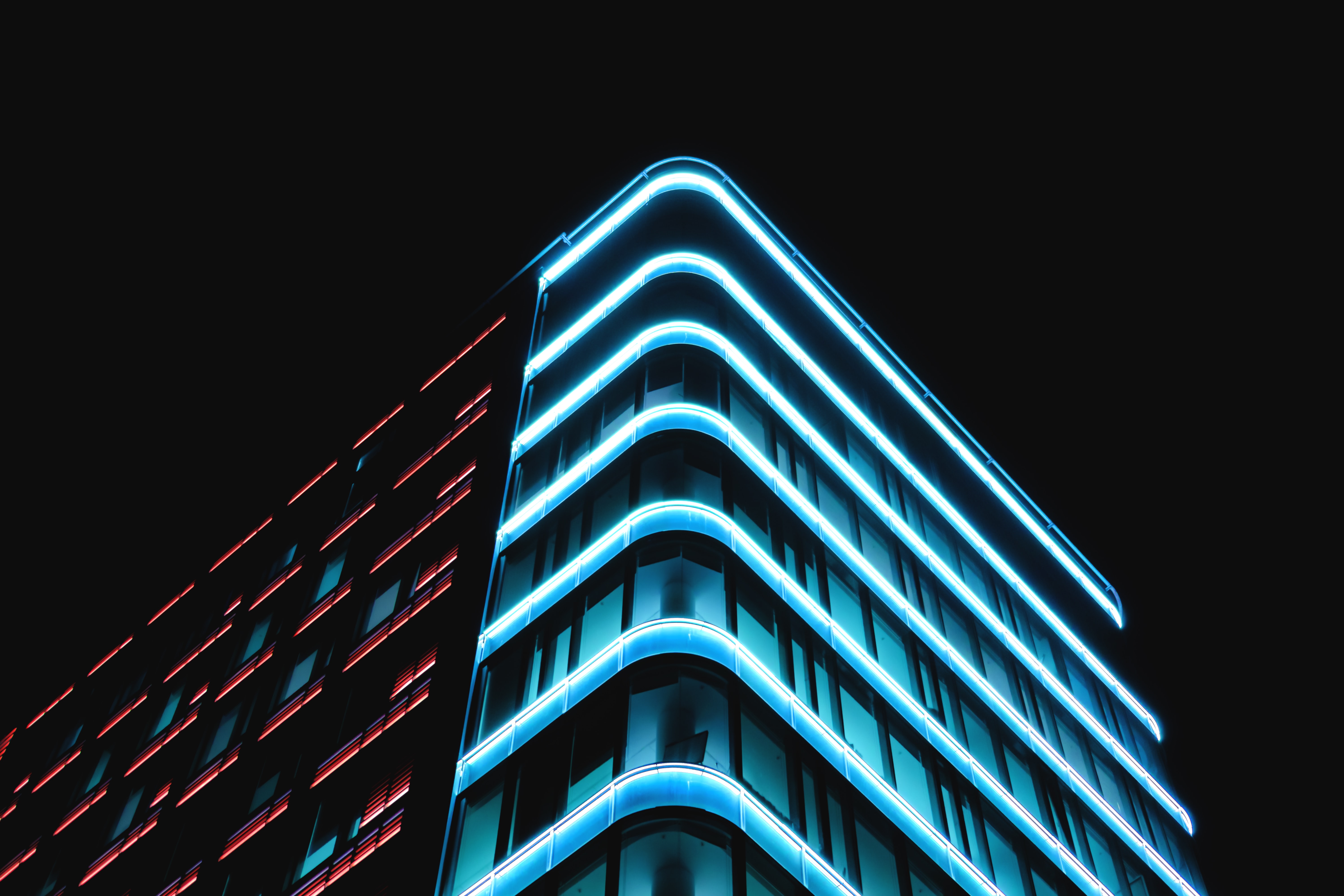 Контурная подсветка зданий неоном
