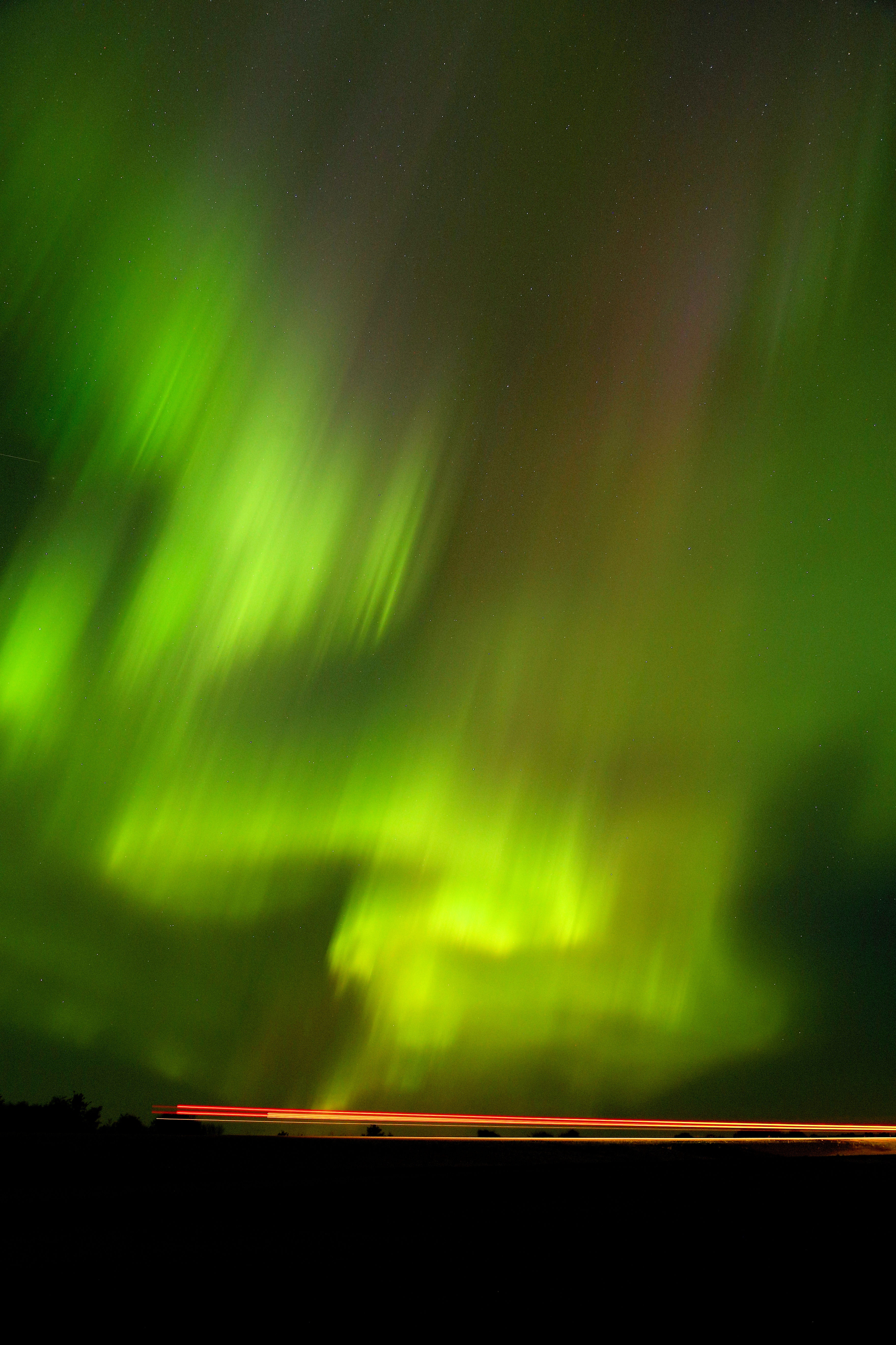 123913 Hintergrundbild herunterladen aurora borealis, grün, horizont, dunkel, sternenhimmel, nordlichter, aurora - Bildschirmschoner und Bilder kostenlos