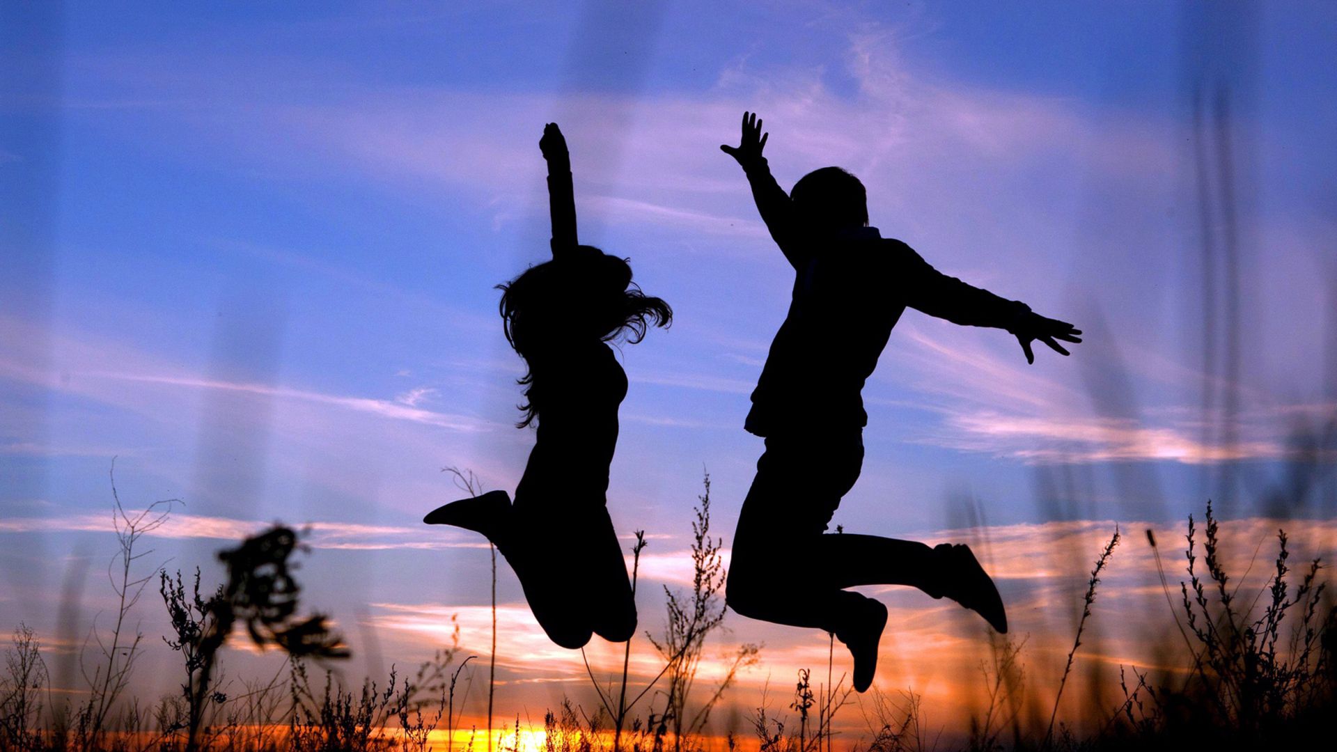 Download mobile wallpaper Bounce, Jump, Pair, Grass, Shadow, Night, Silhouette, Couple, Dark for free.