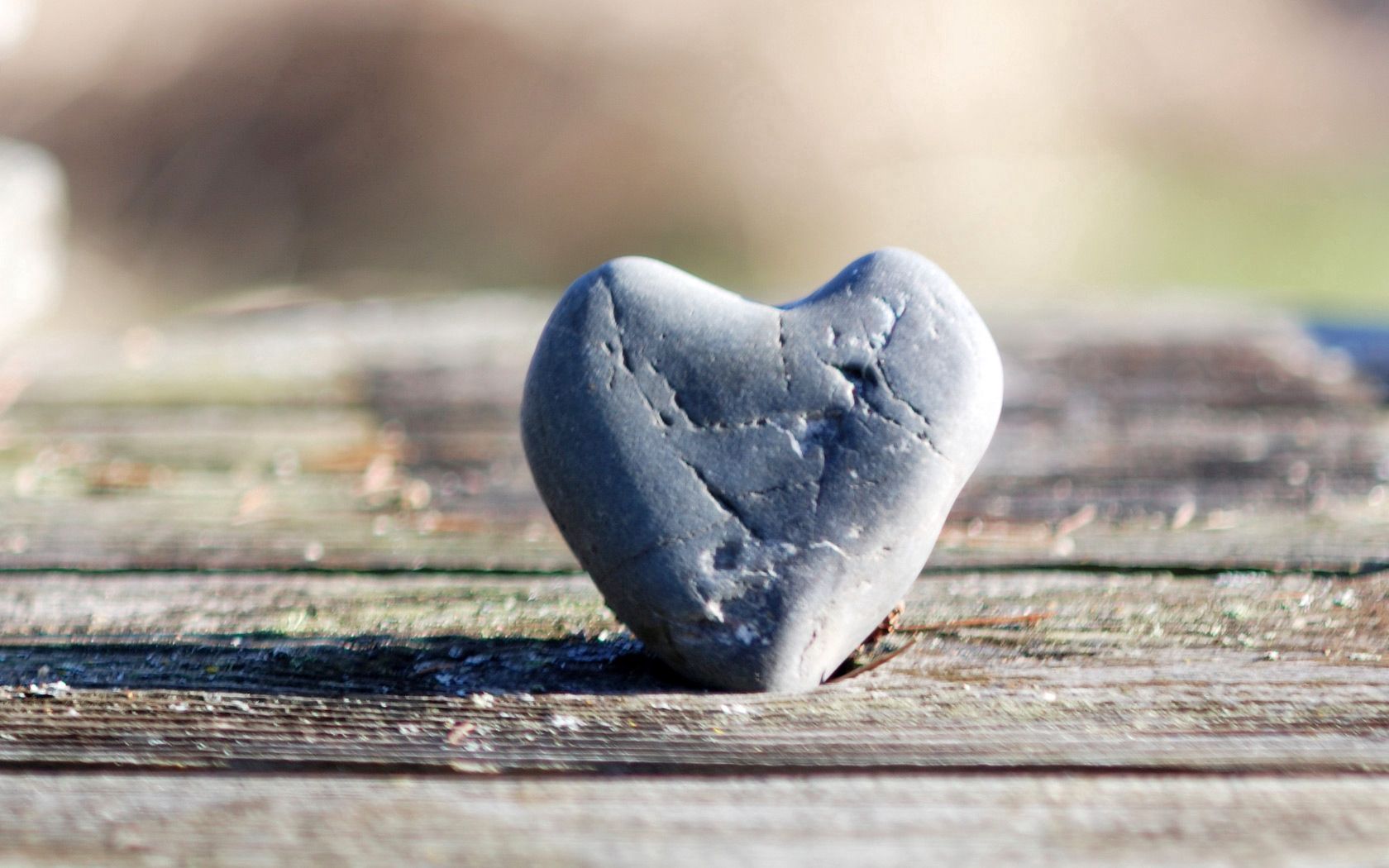 Free download wallpaper Rock, Points, Point, Heart, Stone, Surface, Love on your PC desktop
