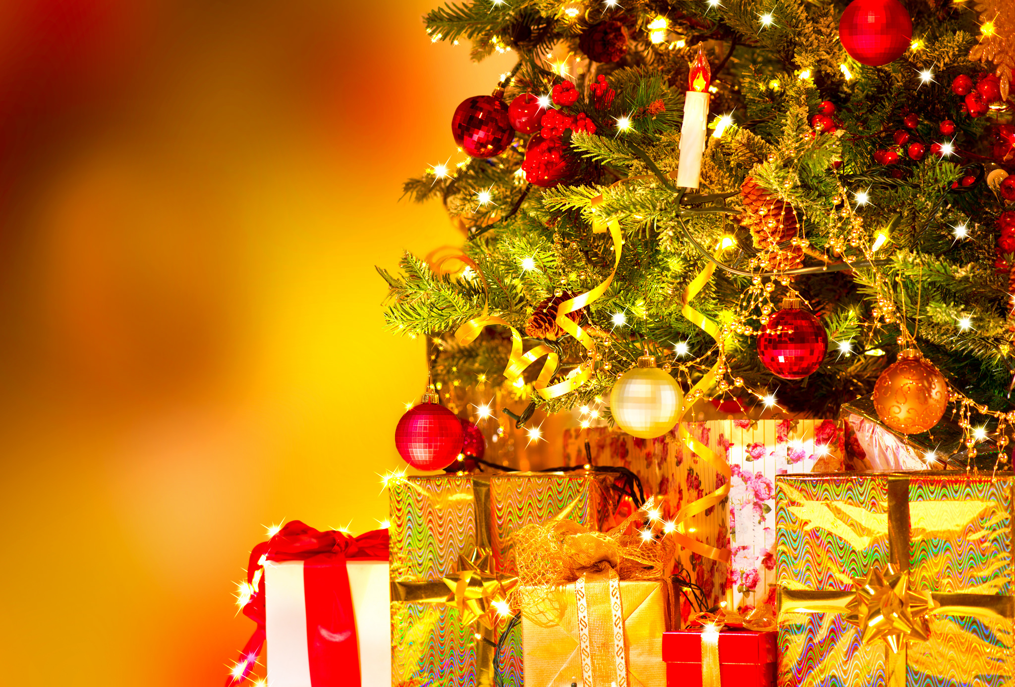 desktop Images holiday, christmas, christmas tree, gift, golden