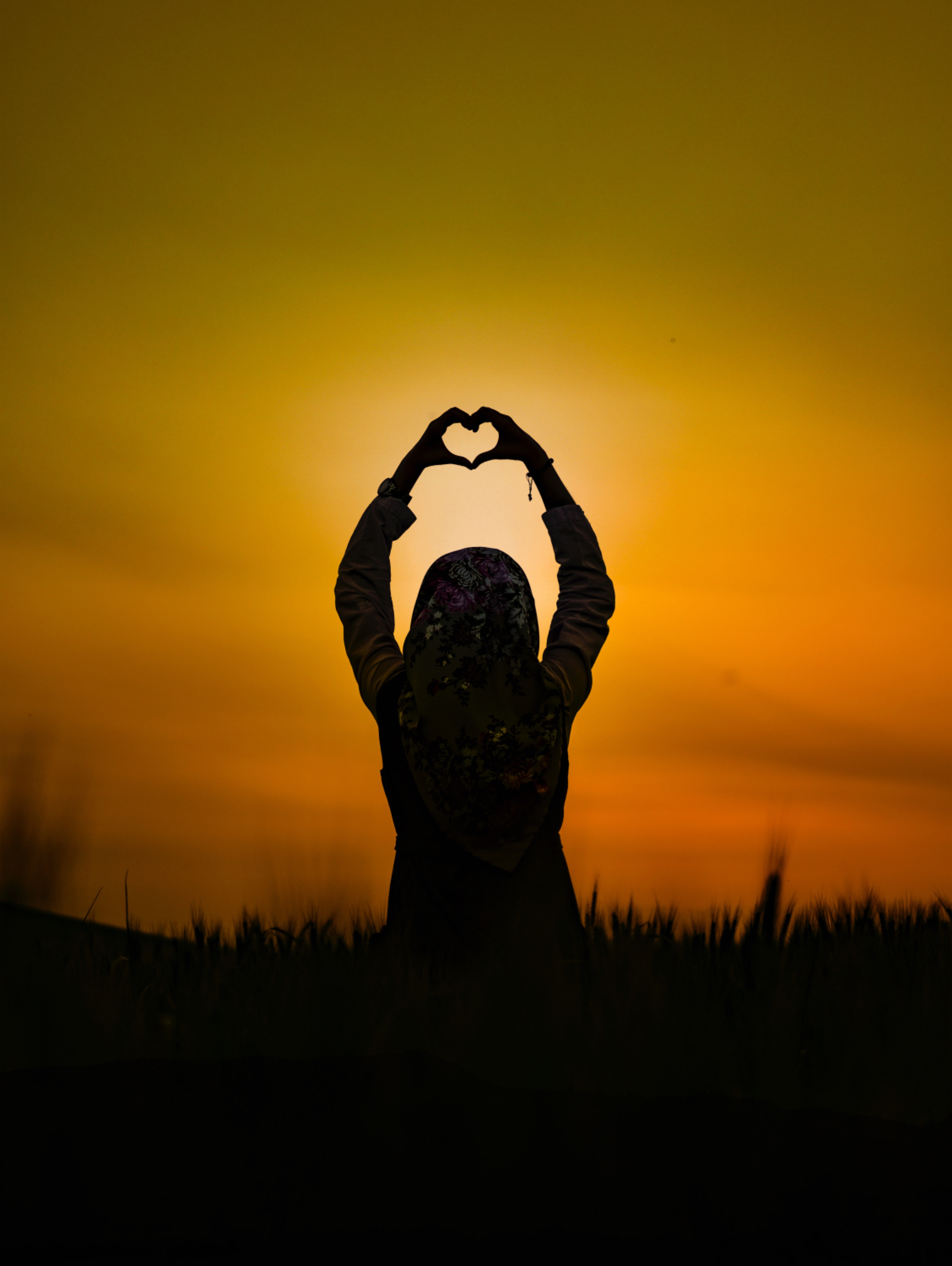 girl, love, sunset, silhouette, heart Smartphone Background