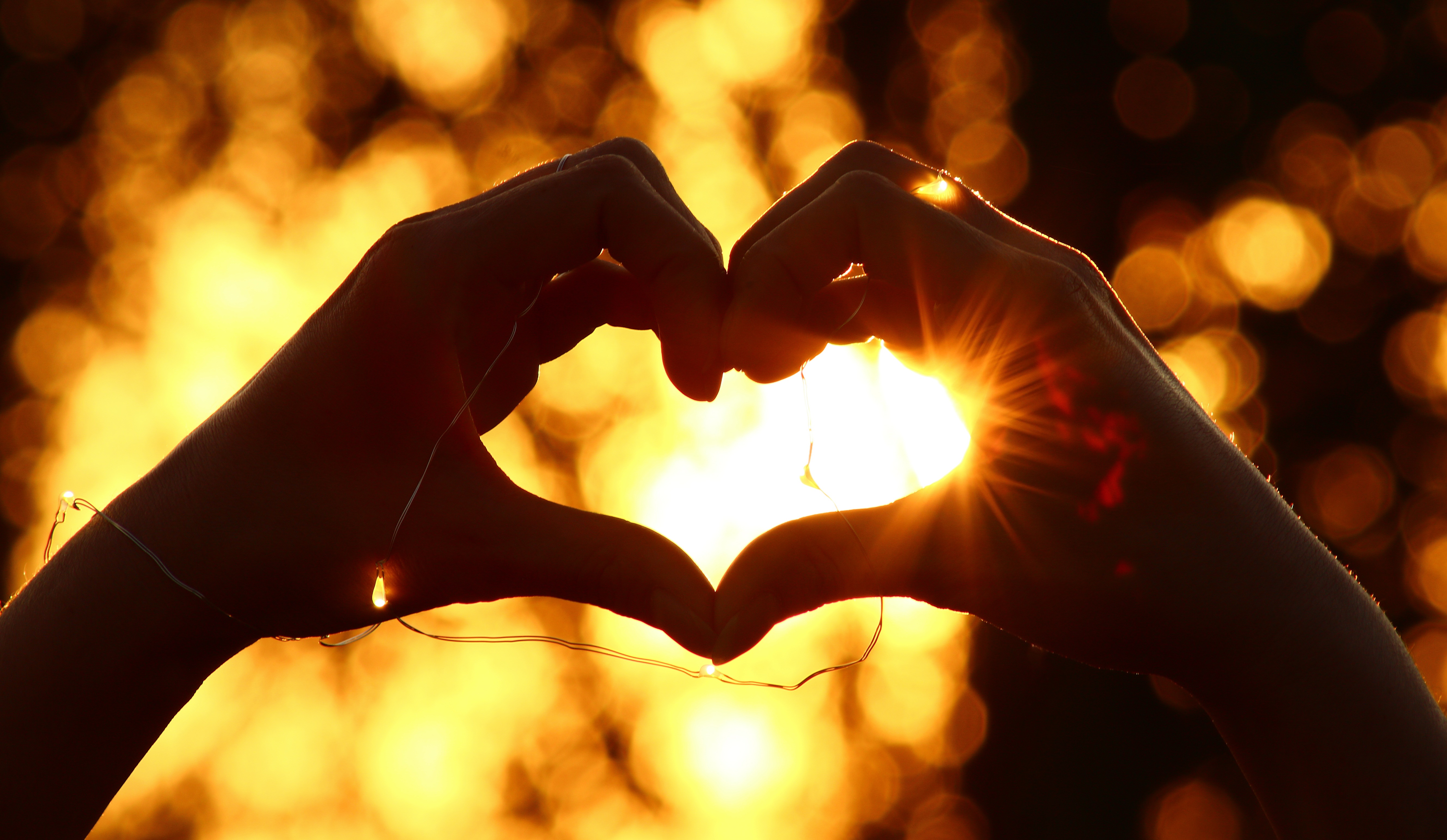 Download mobile wallpaper Garland, Glare, Hands, Love, Heart for free.
