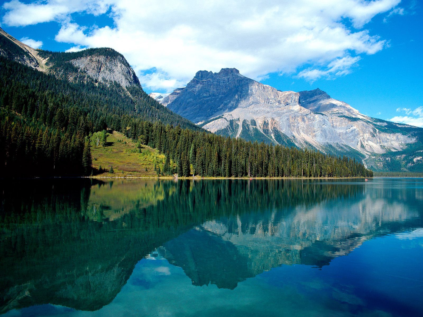 Téléchargez des papiers peints mobile Réflexion, Lac D'émeraude, Nature, Lac Émeraude, Arbres, Montagnes, Lac, Parc National gratuitement.