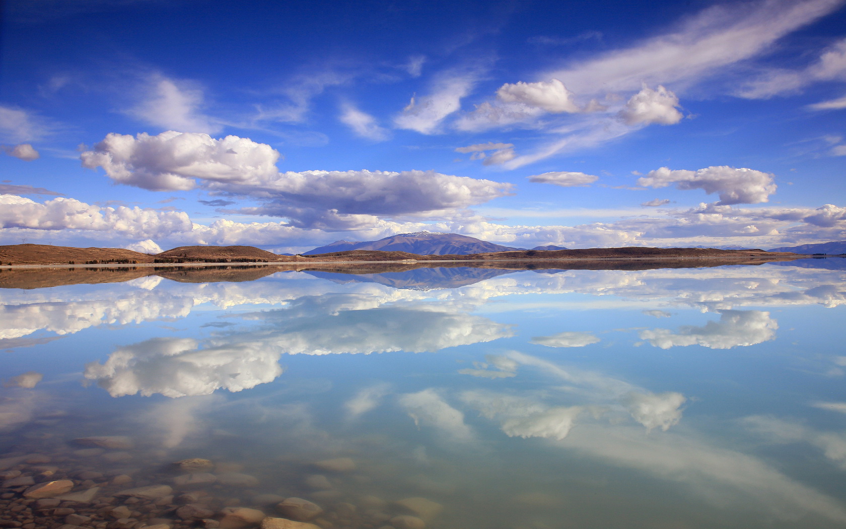 Зеркальная гладь воды