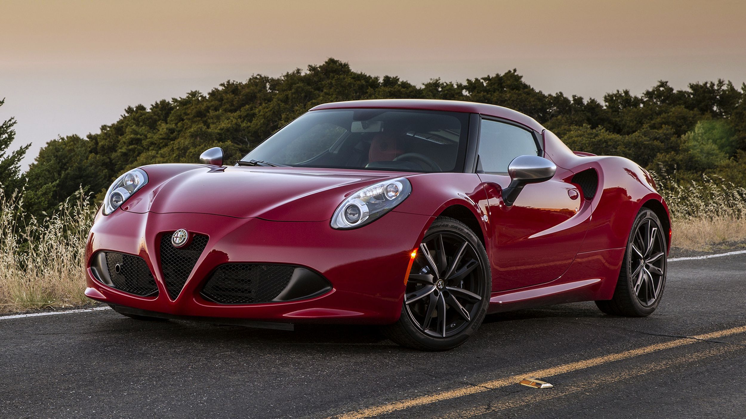 Alfa Romeo 4c красный