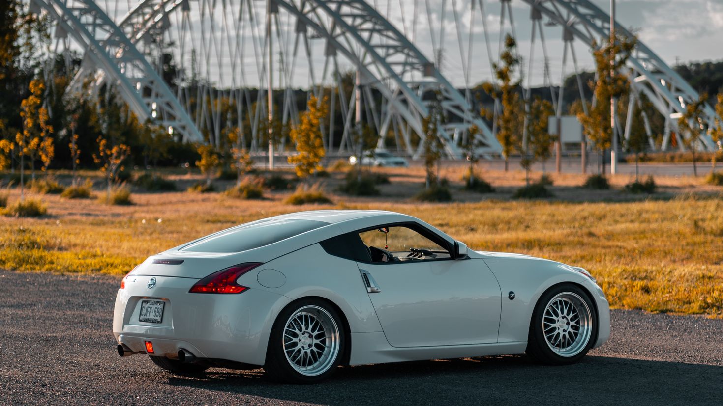 Спорткар Ниссан 370z