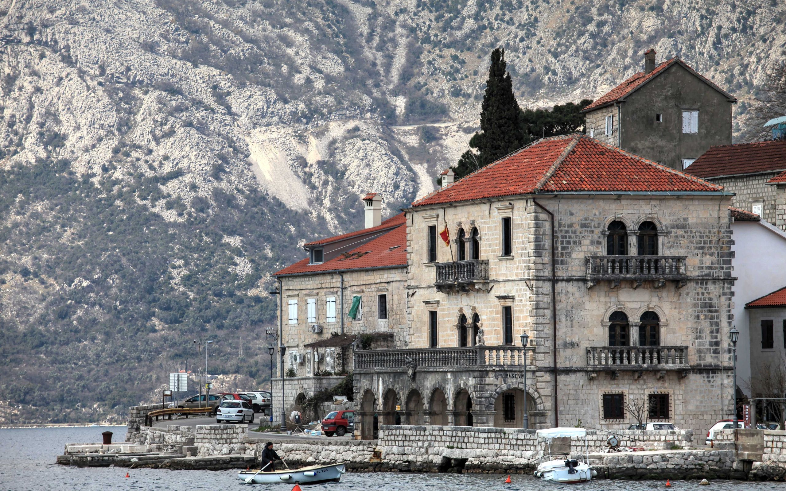 Handy-Wallpaper See, Montenegro, Städte, Mountains, Hotel kostenlos herunterladen.