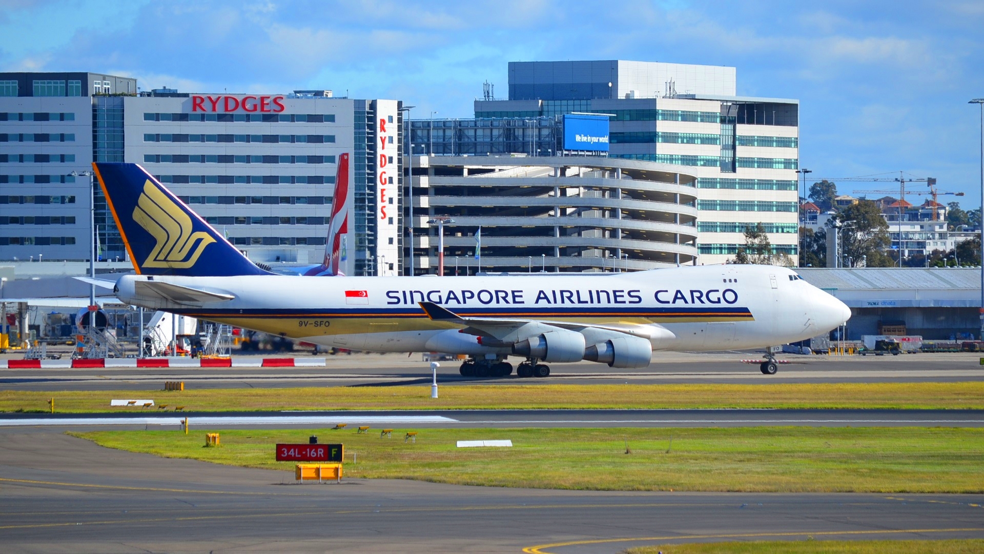 airport, vehicles, boeing 747, aircraft, airplane, boeing, cargo plane, sydney Phone Background