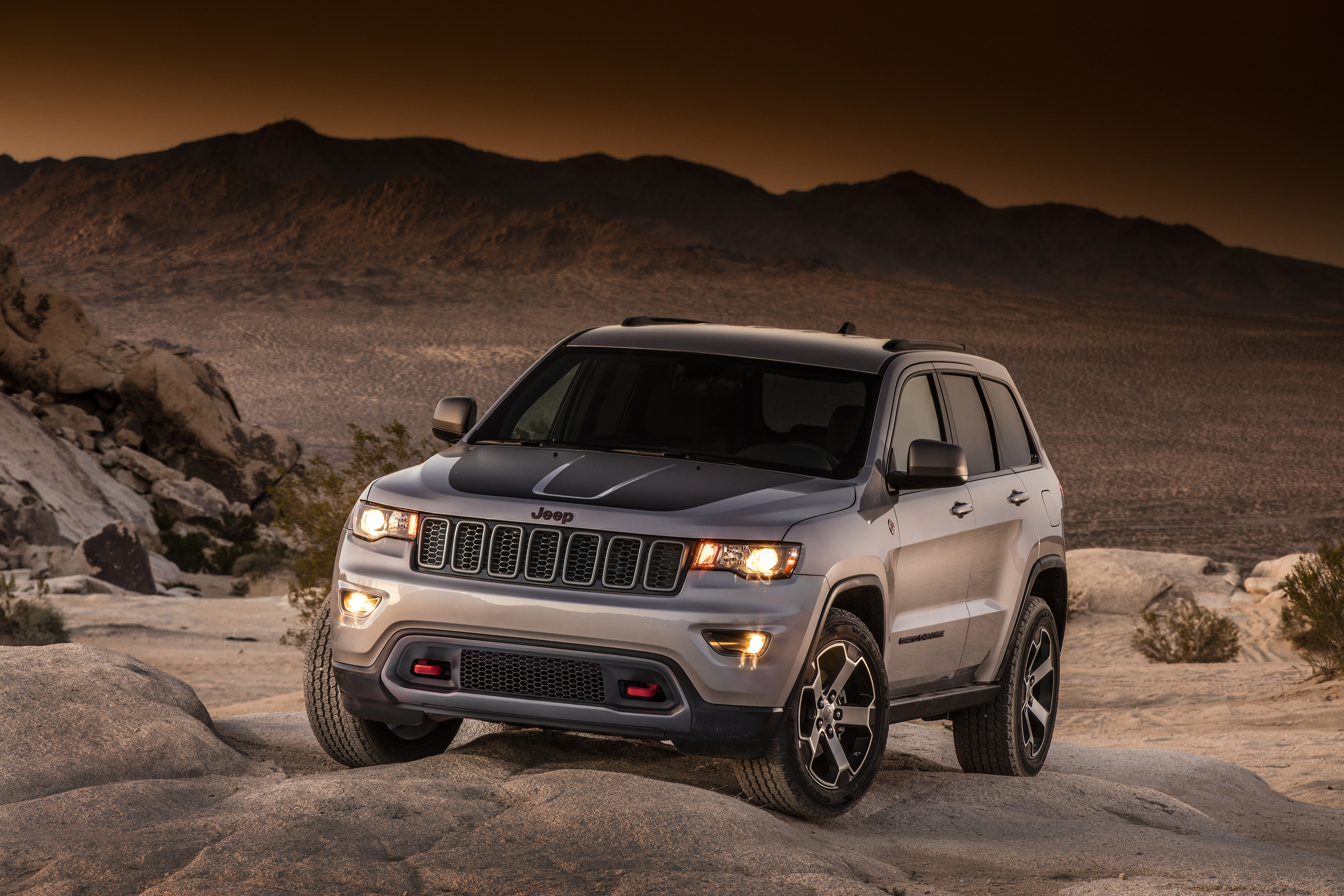 High Definition Jeep Grand Cherokee background